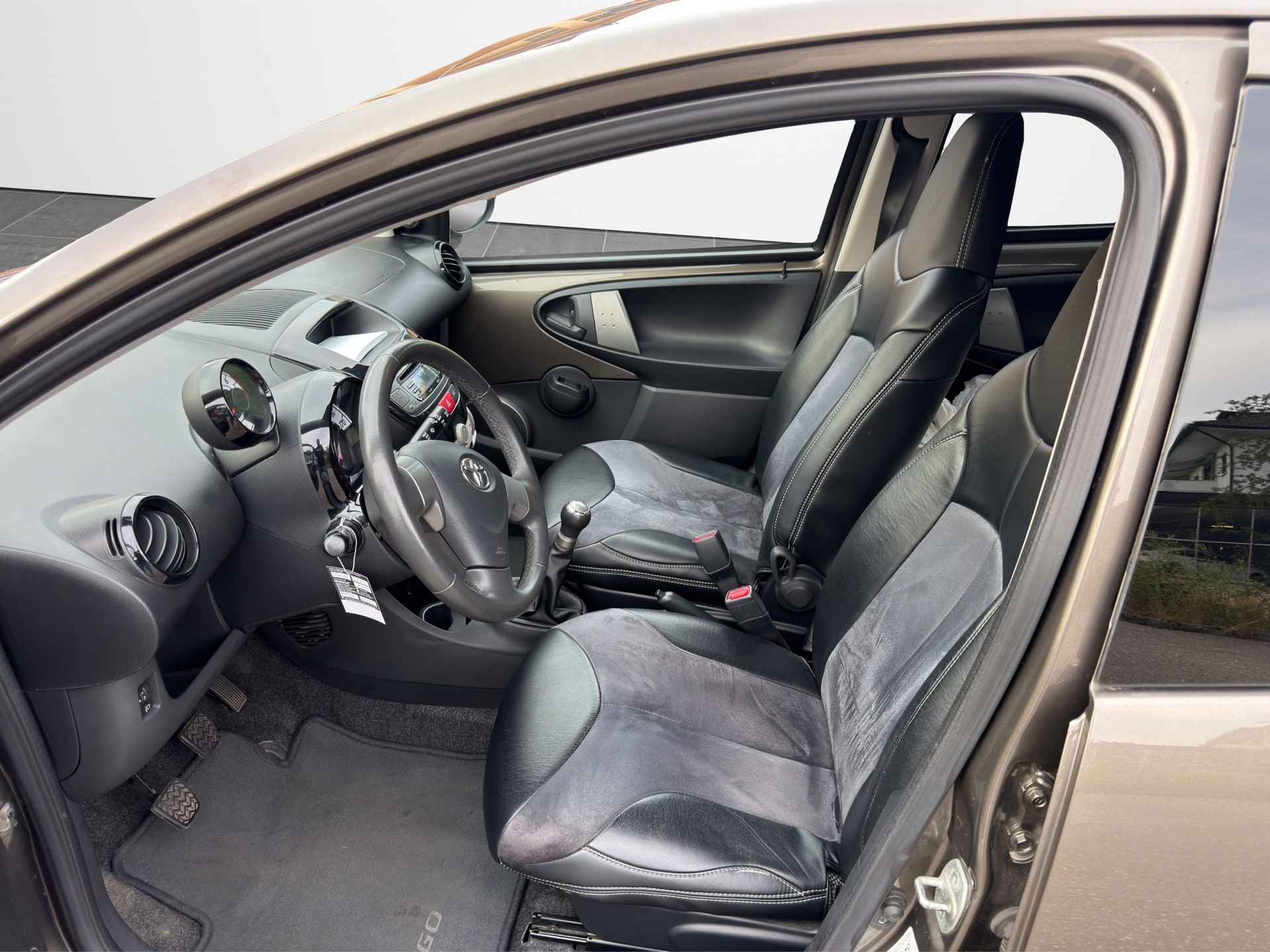 TOYOTA Aygo 1.0 VVT-i Luna-image-9