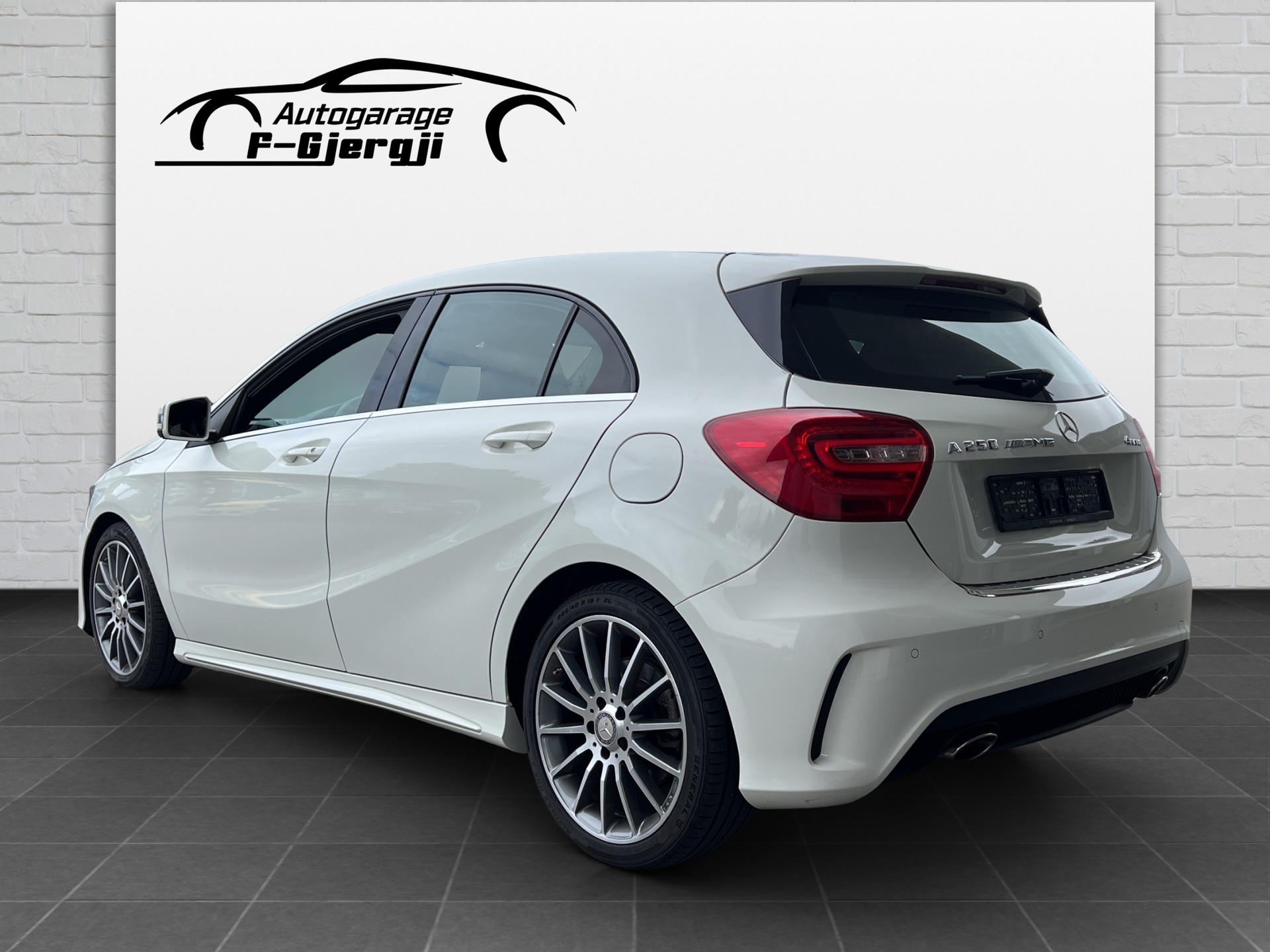 MERCEDES-BENZ A 250 AMG Line 4Matic 7G-DCT-showroom-element-3