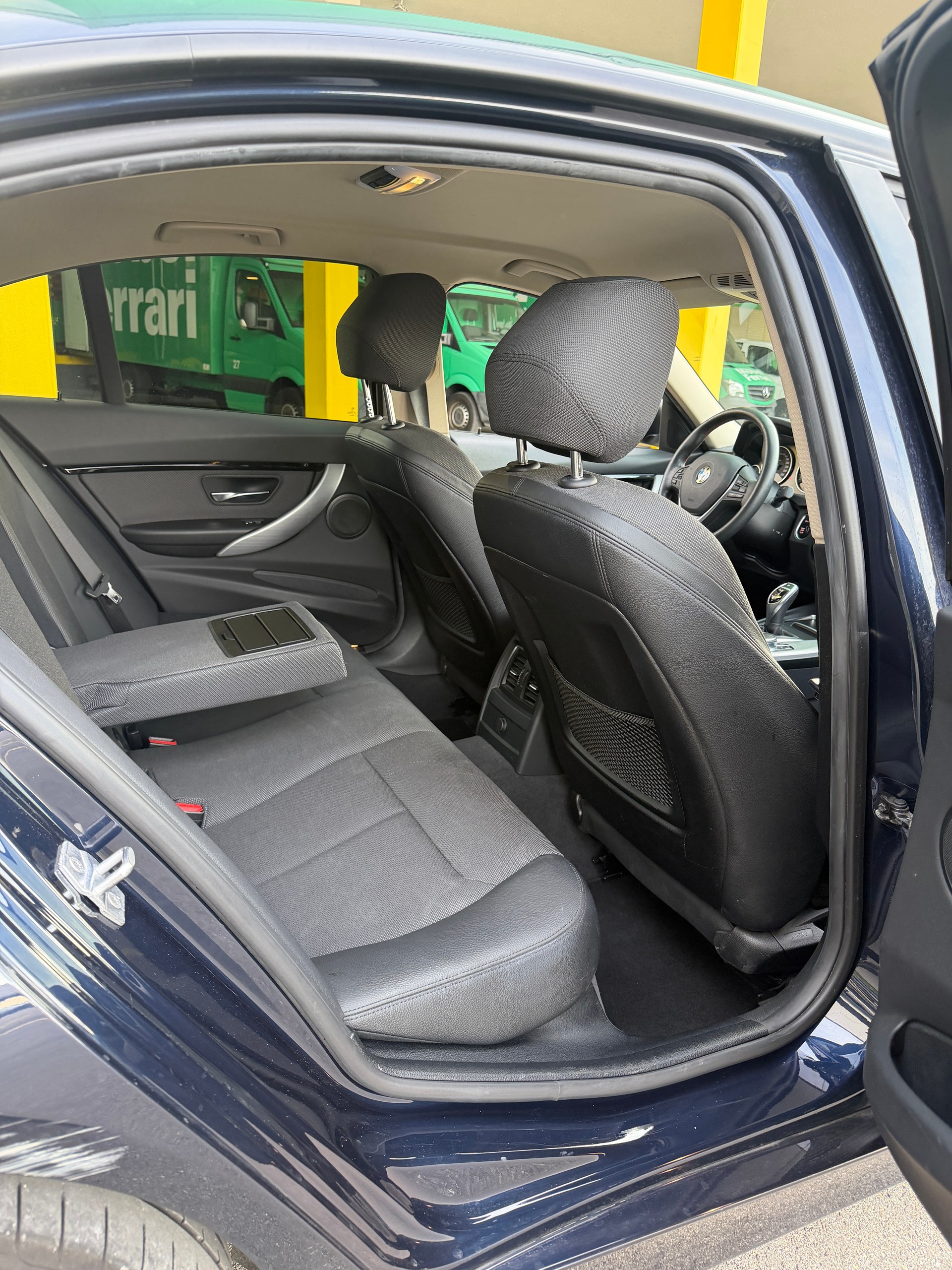 BMW 320d xDrive Luxury Line Steptronic-image-14