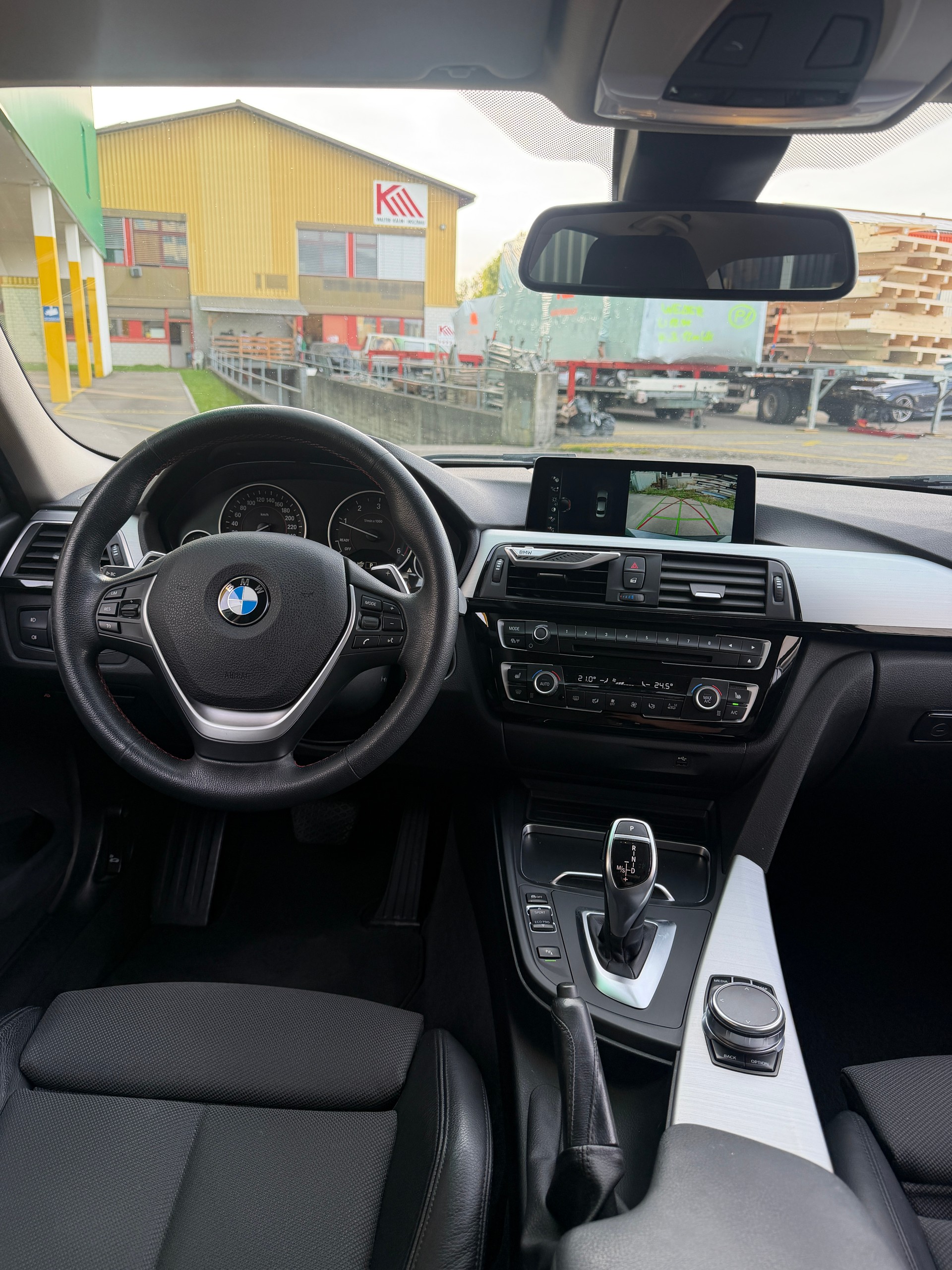 BMW 320d xDrive Luxury Line Steptronic-image-9