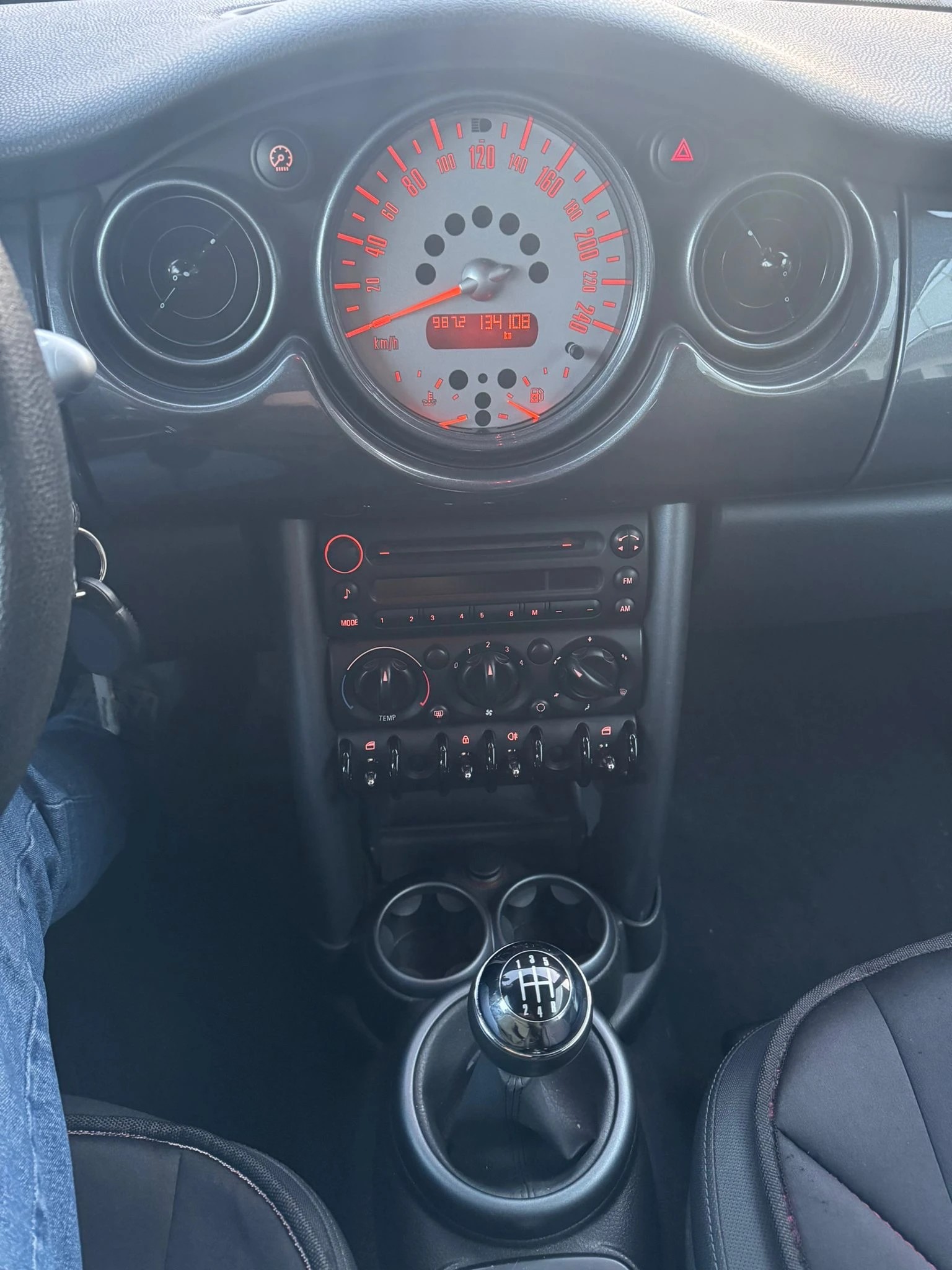 MINI Cooper Cabriolet-image-11