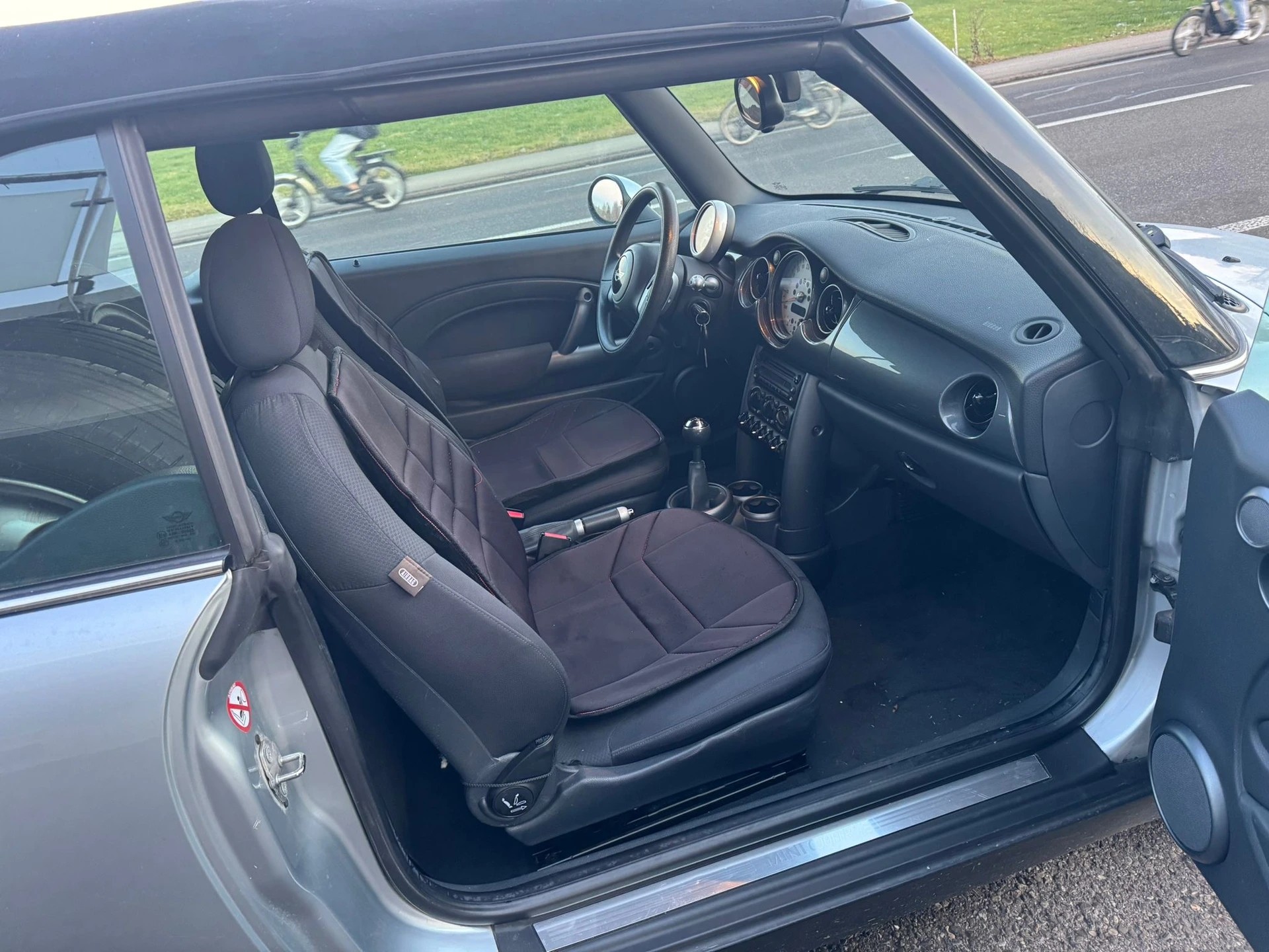 MINI Cooper Cabriolet-image-12