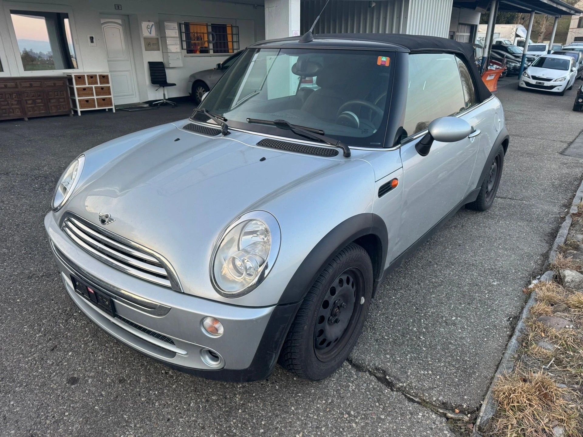 MINI Cooper Cabriolet-image-2