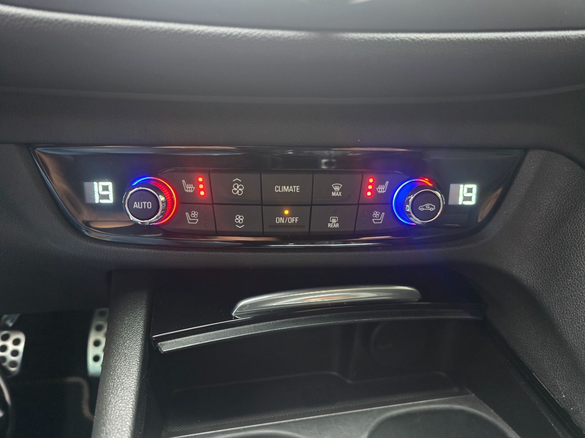 OPEL Insignia 2.0 T Sports Tourer GSi Automatic-image-21