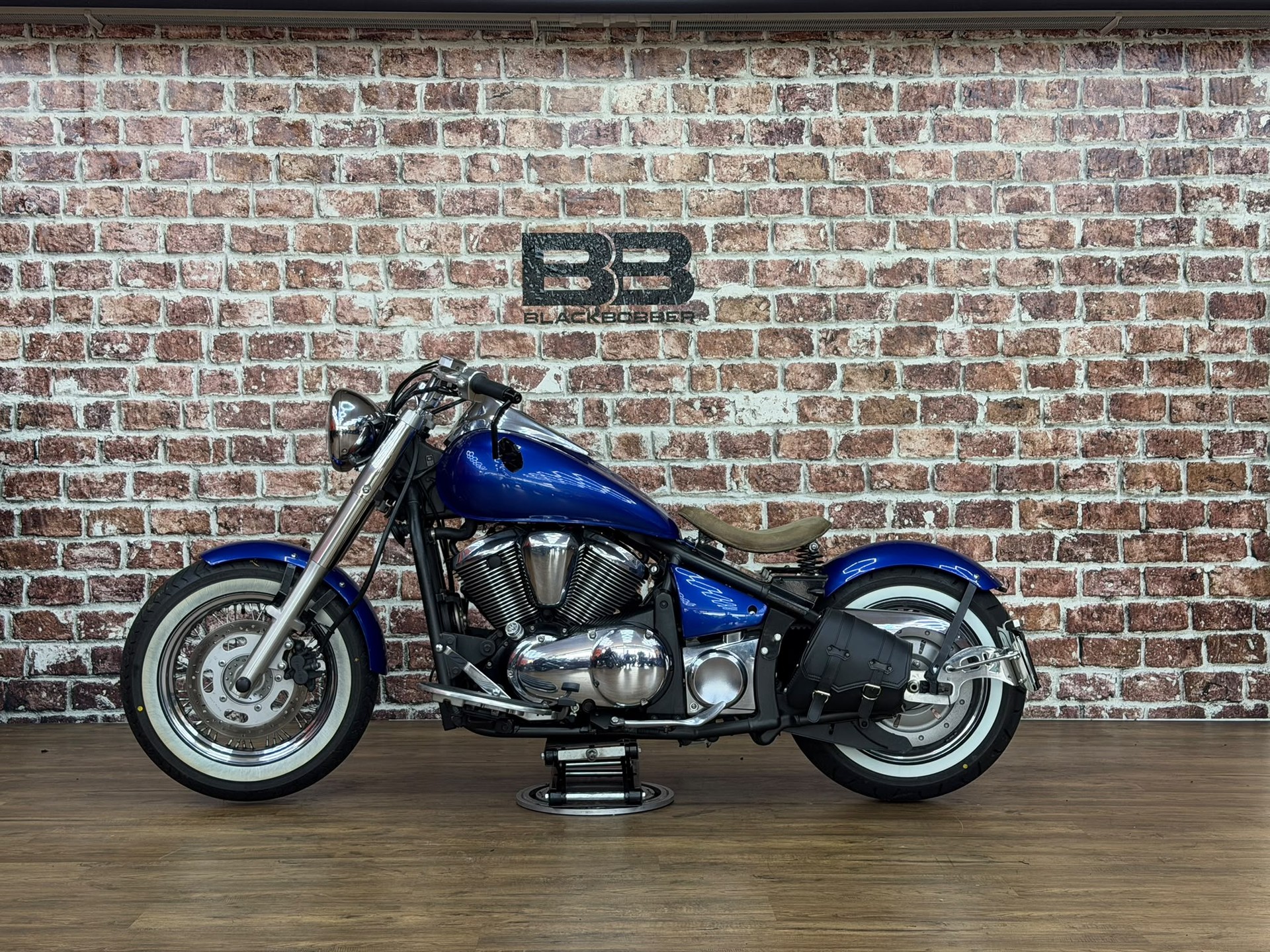 KAWASAKI VN 900 Classic-image-1