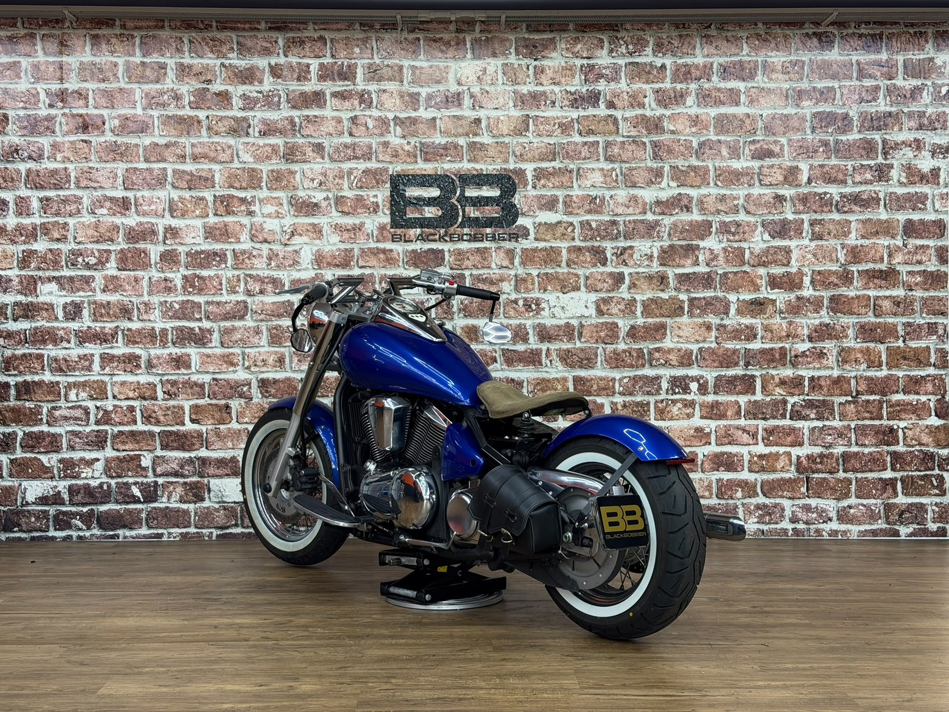 KAWASAKI VN 900 Classic-image-2