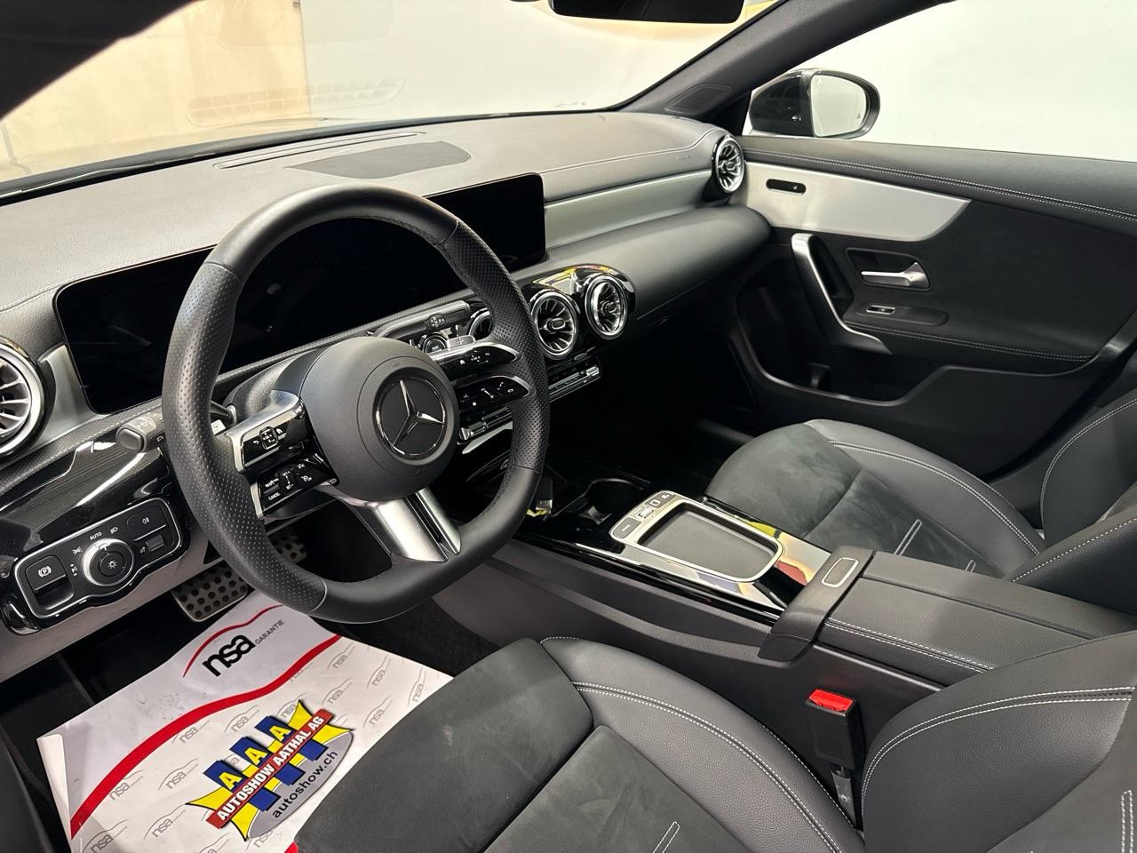 MERCEDES-BENZ CLA Shooting Brake 200 7G-DCT-showroom-element-2
