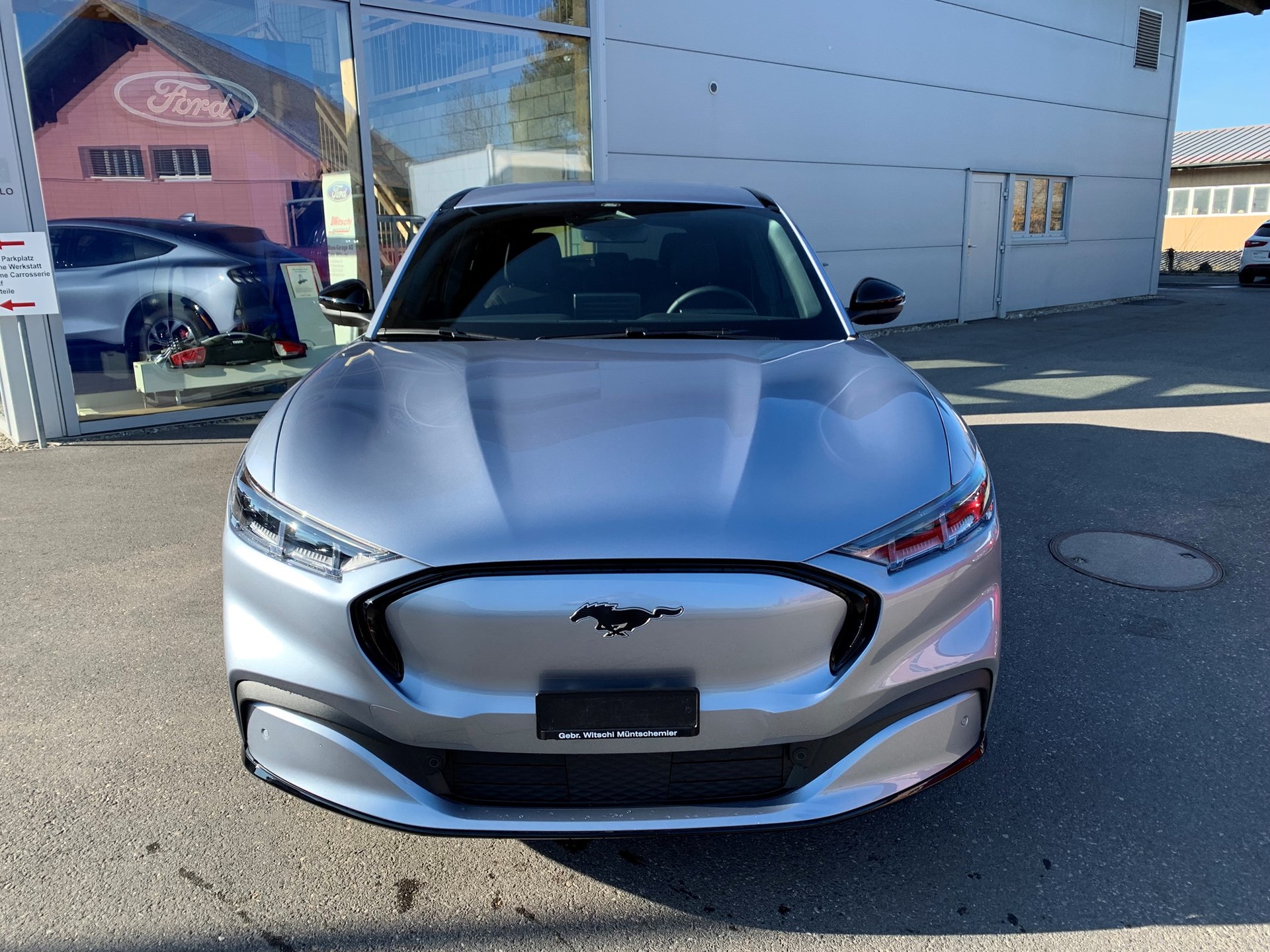 FORD Mustang MACH-E Premium AWD 99 kWh-showroom-element-1