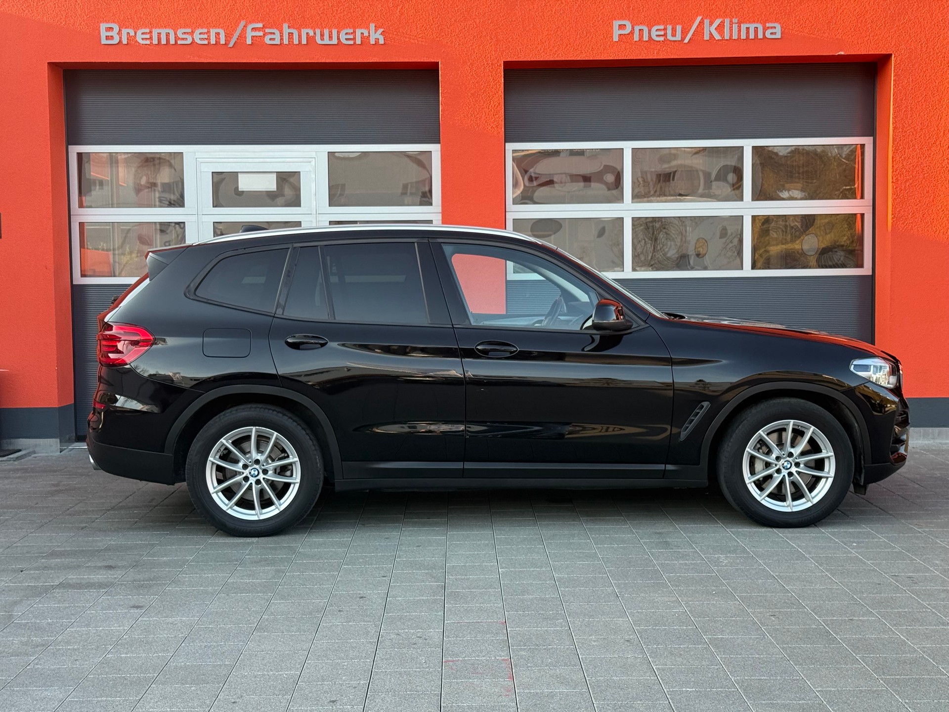 BMW X3 xDrive 48V 30d Steptronic-showroom-element-3