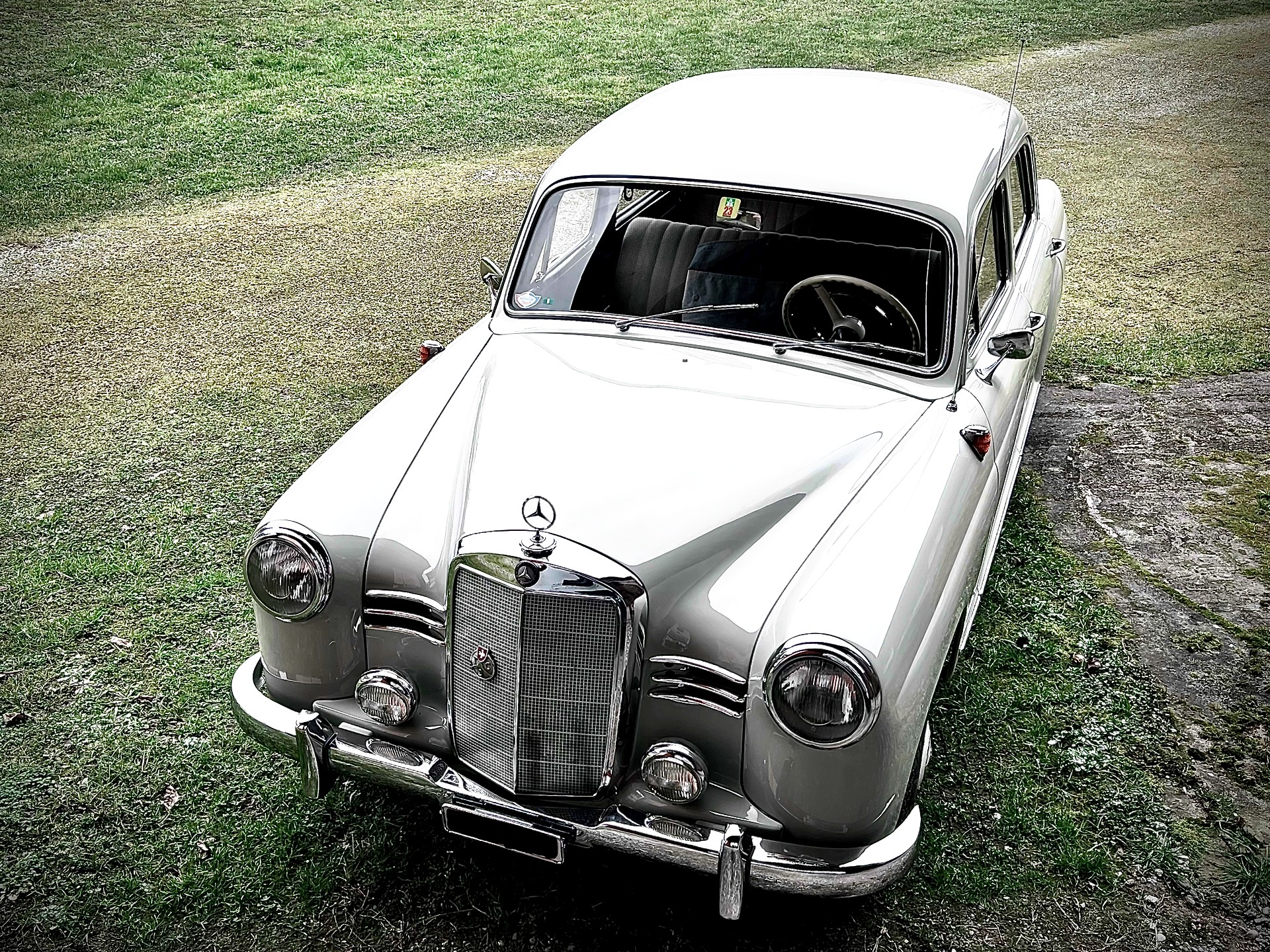 MERCEDES-BENZ 180D