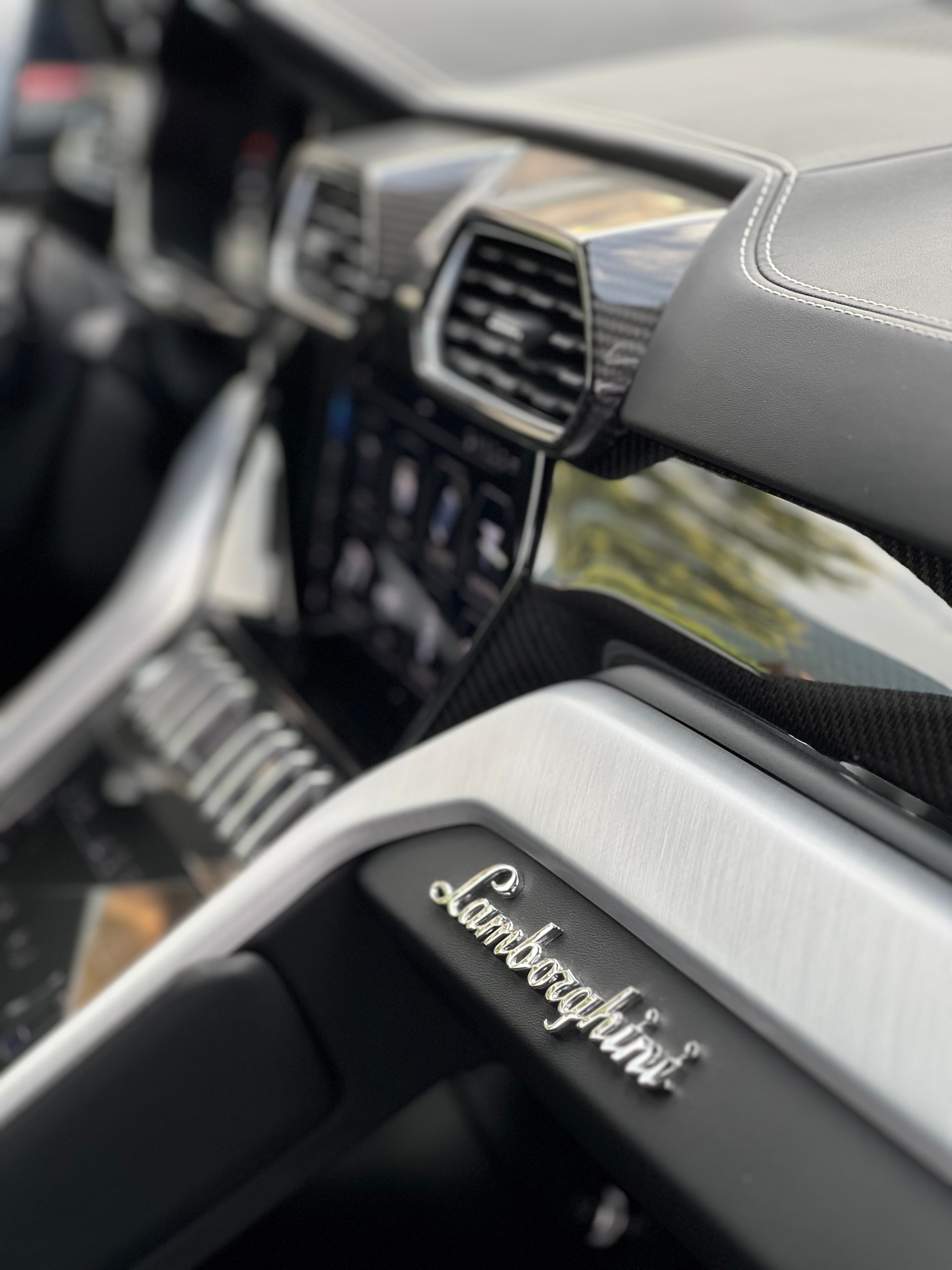 LAMBORGHINI Urus E-Gear Graphite Capsule-image-24