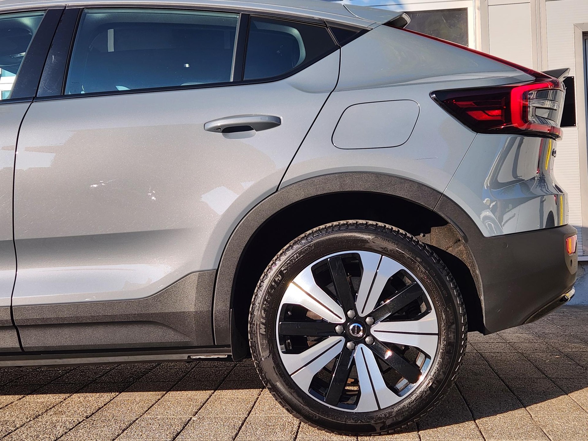 VOLVO C40 Recharge P6 Pure Electric Ultimate ** VOLLAUSSTATTUNG - BATTERIEZERTIFIKAT -GLASDACH -ASSIS. PAKET -GARANTIE BIS 09.2030**-showroom-element-3