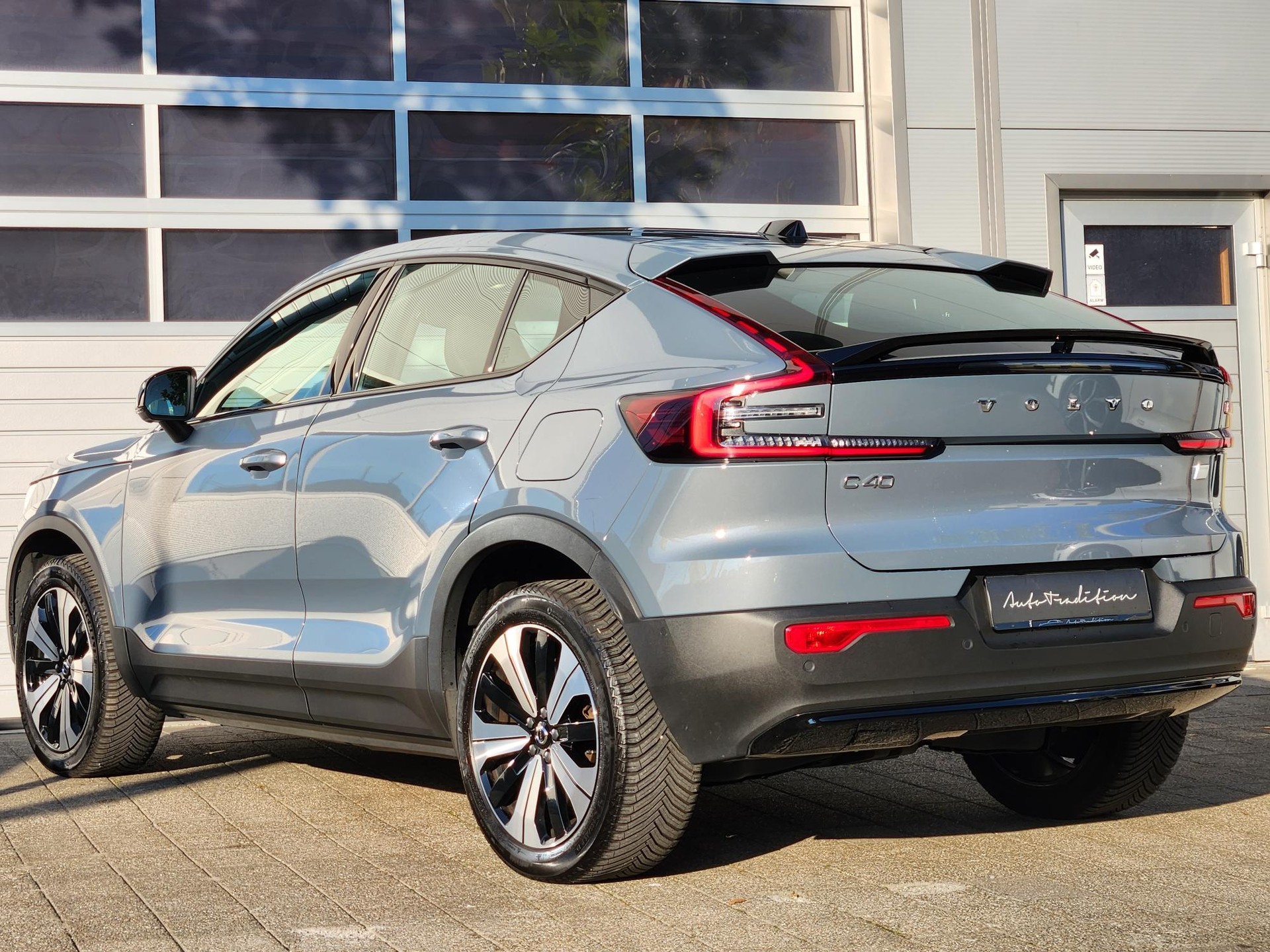 VOLVO C40 Recharge P6 Pure Electric Ultimate ** VOLLAUSSTATTUNG - BATTERIEZERTIFIKAT -GLASDACH -ASSIS. PAKET -GARANTIE BIS 09.2030**-showroom-element-1