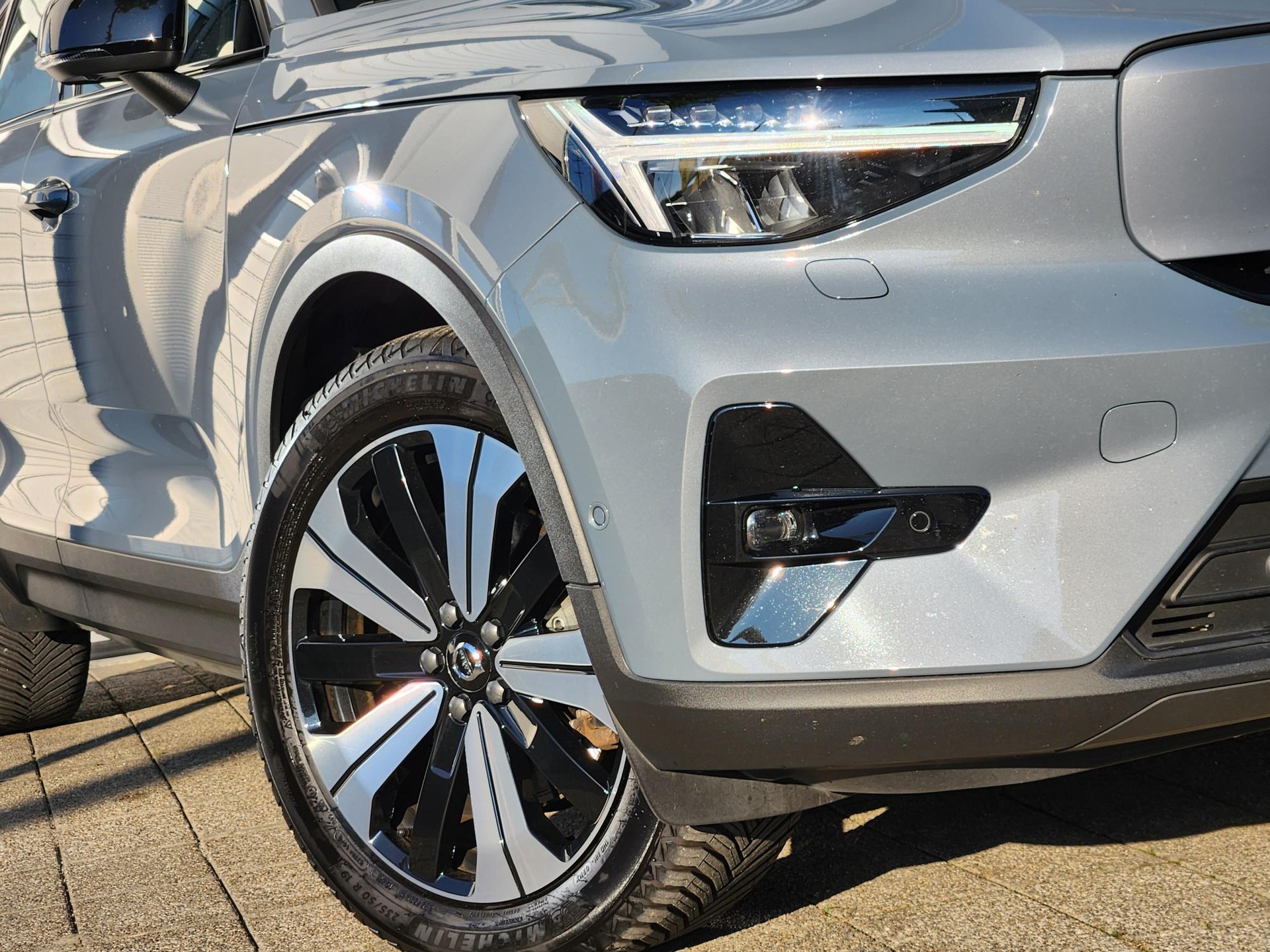 VOLVO C40 Recharge P6 Pure Electric Ultimate ** VOLLAUSSTATTUNG - BATTERIEZERTIFIKAT -GLASDACH -ASSIS. PAKET -GARANTIE BIS 09.2030**-image-4