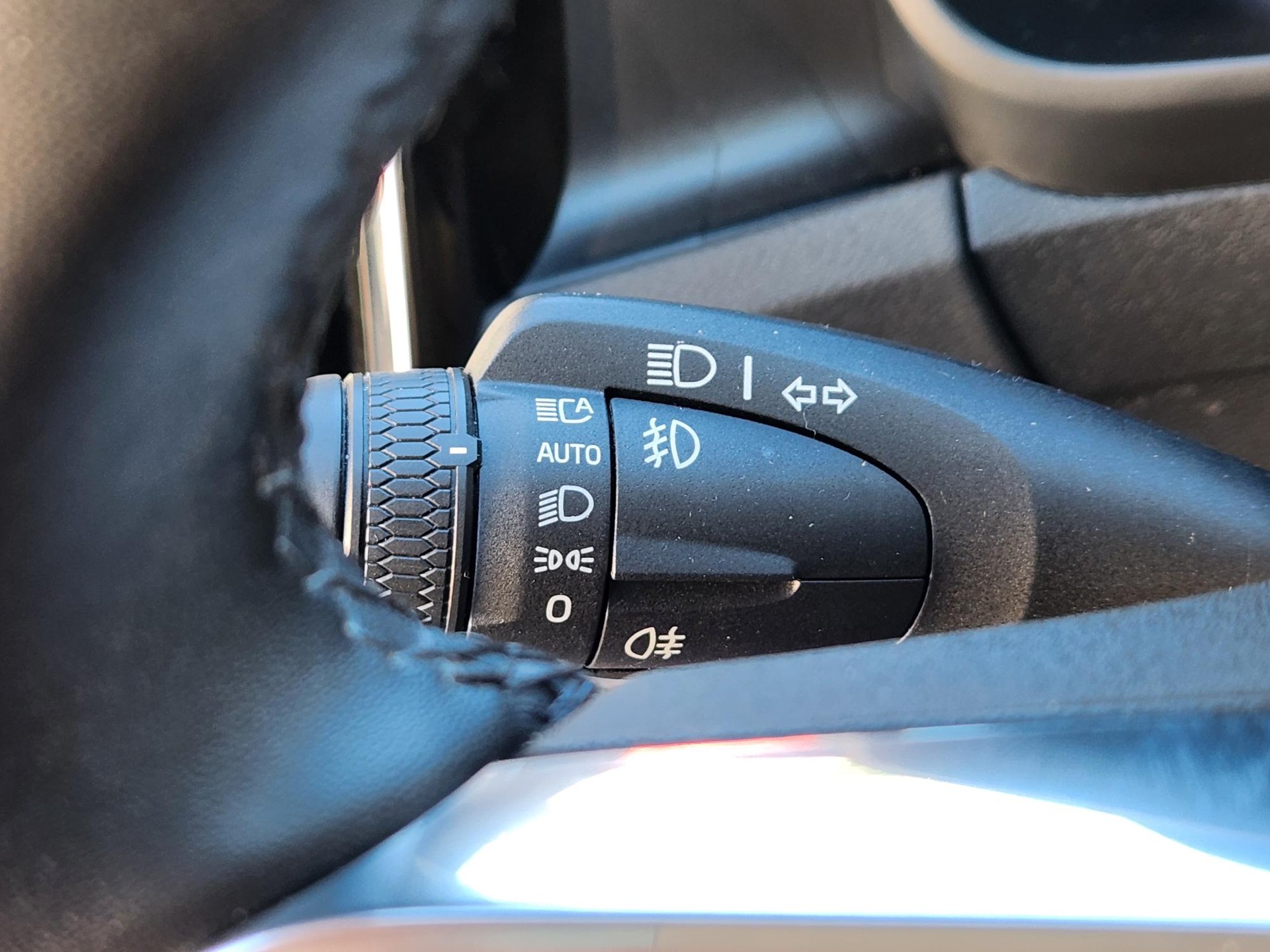 VOLVO C40 Recharge P6 Pure Electric Ultimate ** VOLLAUSSTATTUNG - BATTERIEZERTIFIKAT -GLASDACH -ASSIS. PAKET -GARANTIE BIS 09.2030**-image-17