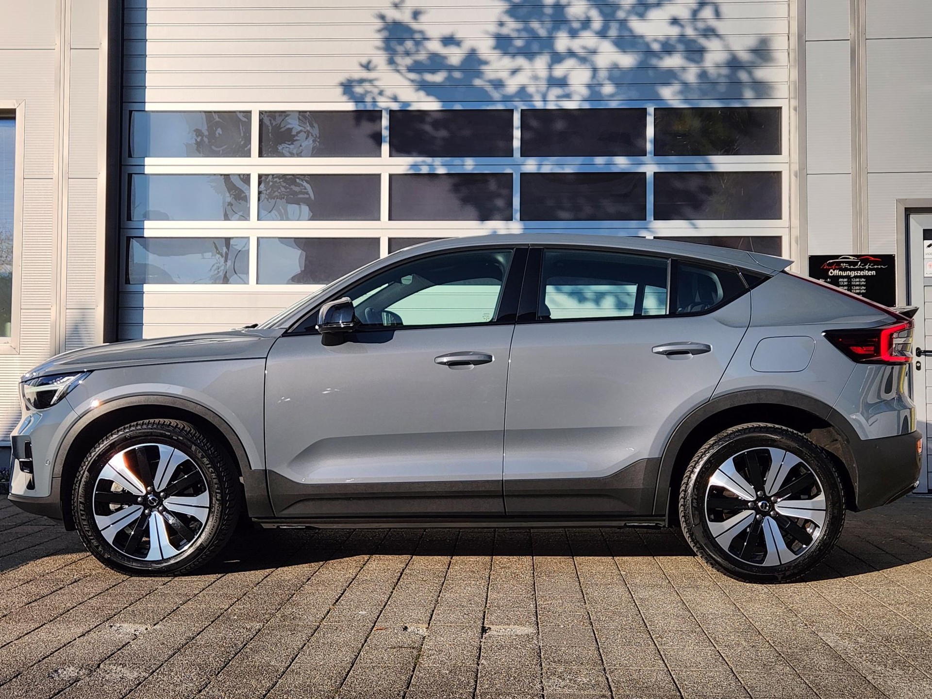 VOLVO C40 Recharge P6 Pure Electric Ultimate ** VOLLAUSSTATTUNG - BATTERIEZERTIFIKAT -GLASDACH -ASSIS. PAKET -GARANTIE BIS 09.2030**-showroom-element-2