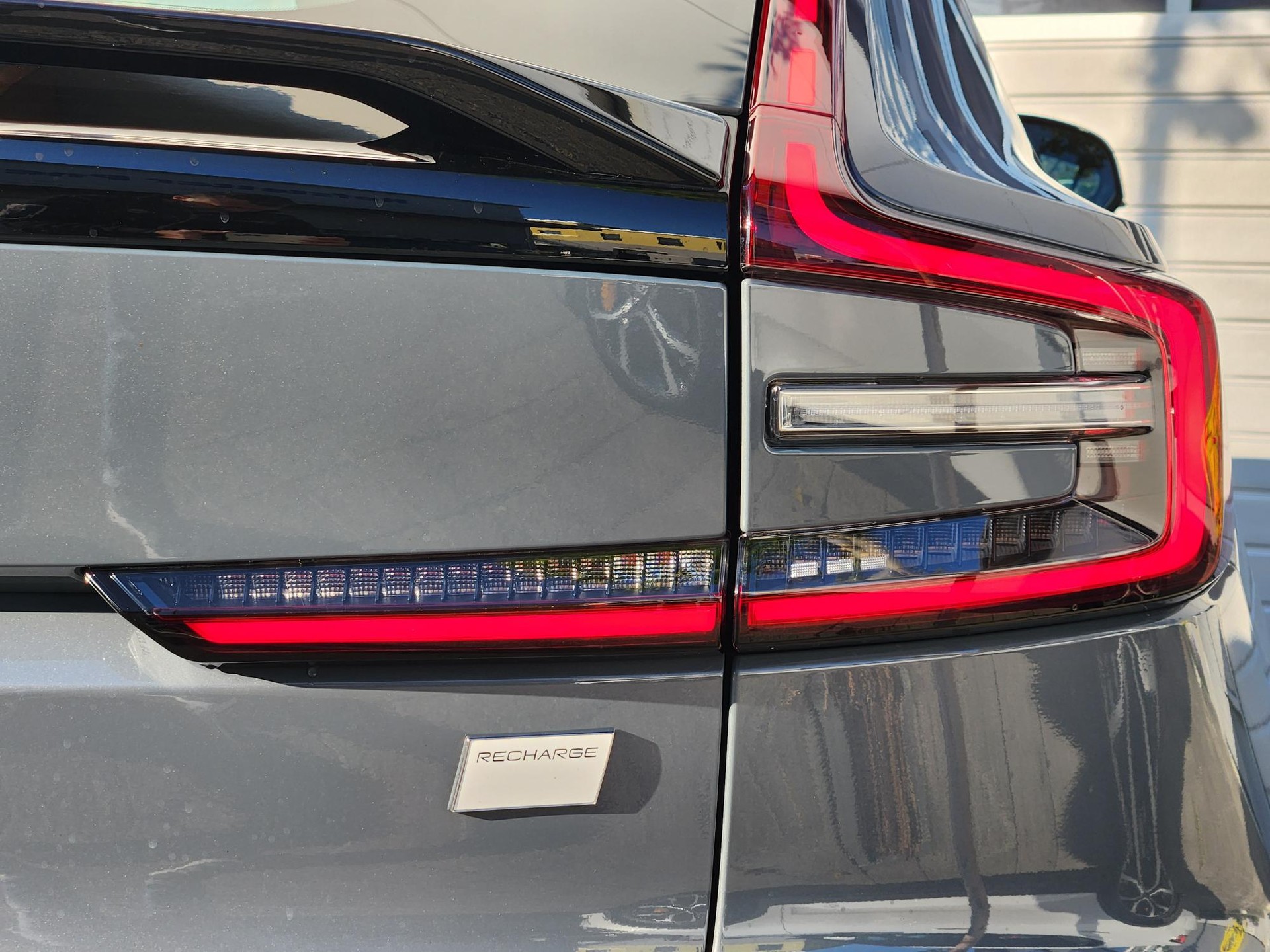 VOLVO C40 Recharge P6 Pure Electric Ultimate ** VOLLAUSSTATTUNG - BATTERIEZERTIFIKAT -GLASDACH -ASSIS. PAKET -GARANTIE BIS 09.2030**-image-5