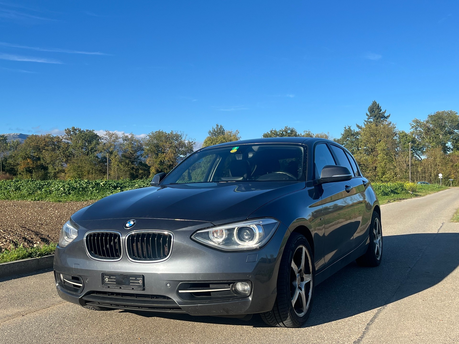BMW 120d xDrive Sport Line-showroom-element-1