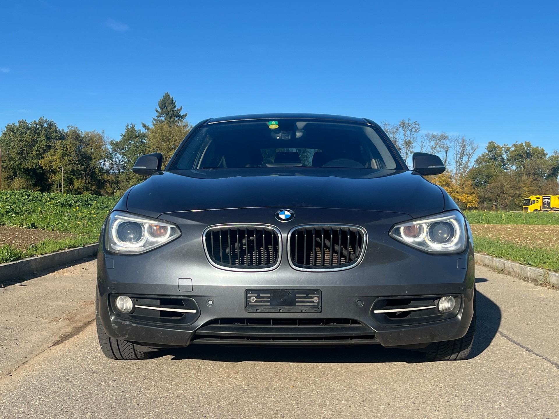 BMW 120d xDrive Sport Line-showroom-element-2