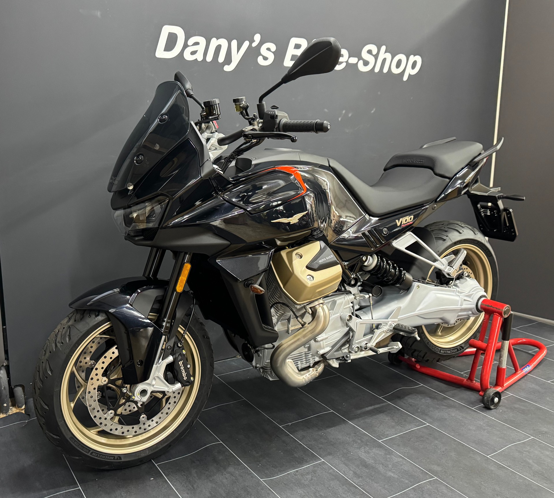 MOTO GUZZI V100 Mandello-image-1