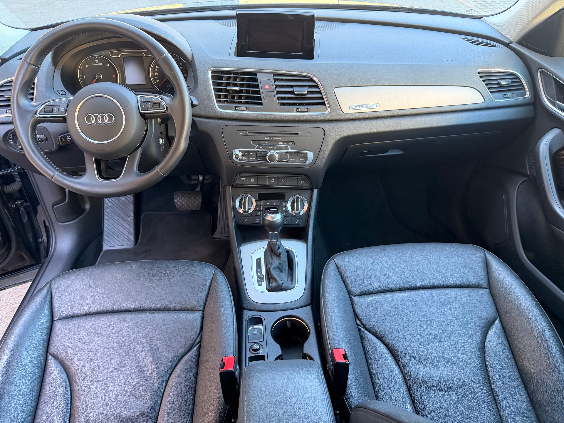 AUDI Q3 2.0 TDI quattro S-tronic-image-8
