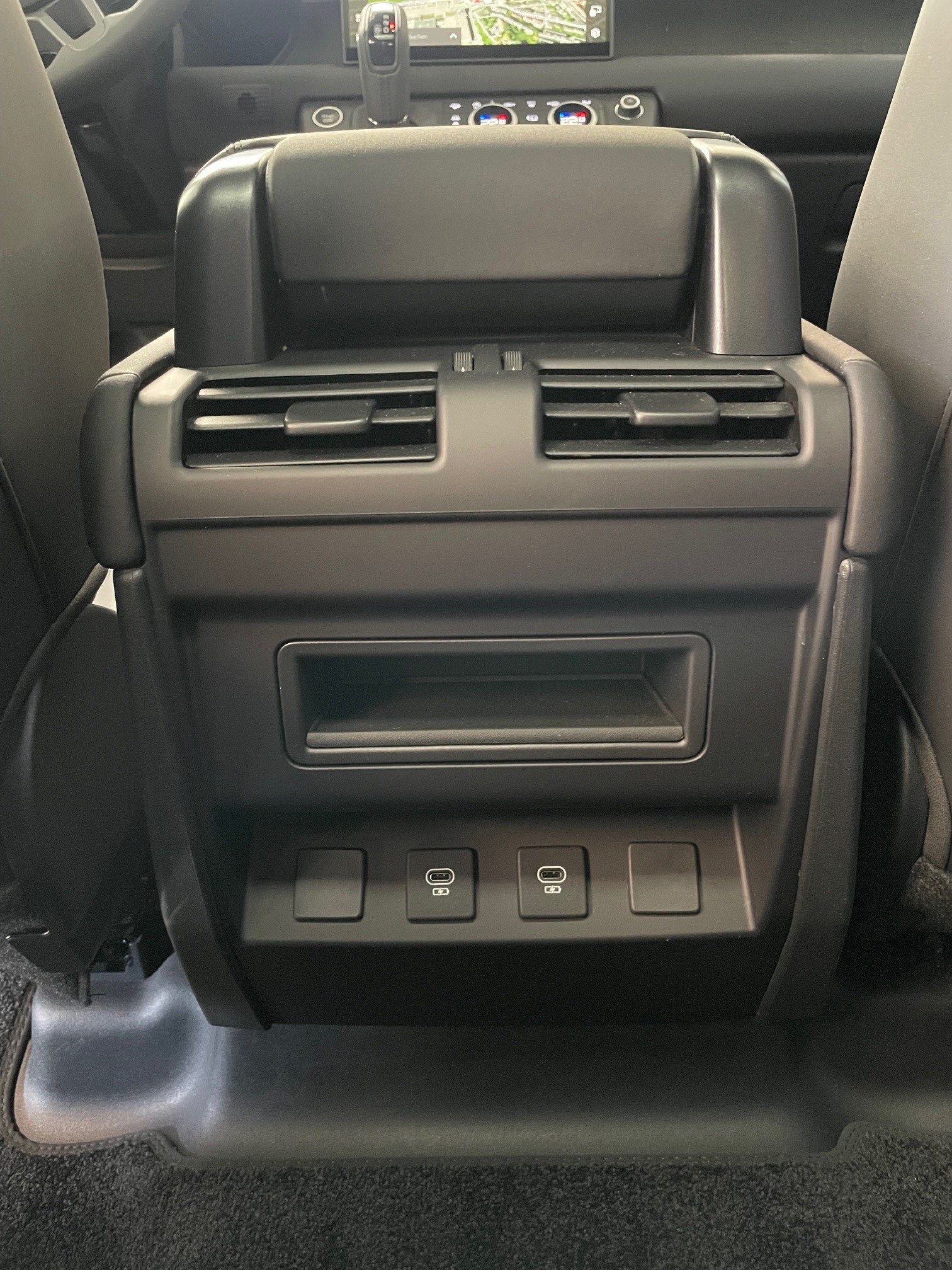 LAND ROVER Defender 110 3.0 D I6 250 X-Dynamic SE-image-19