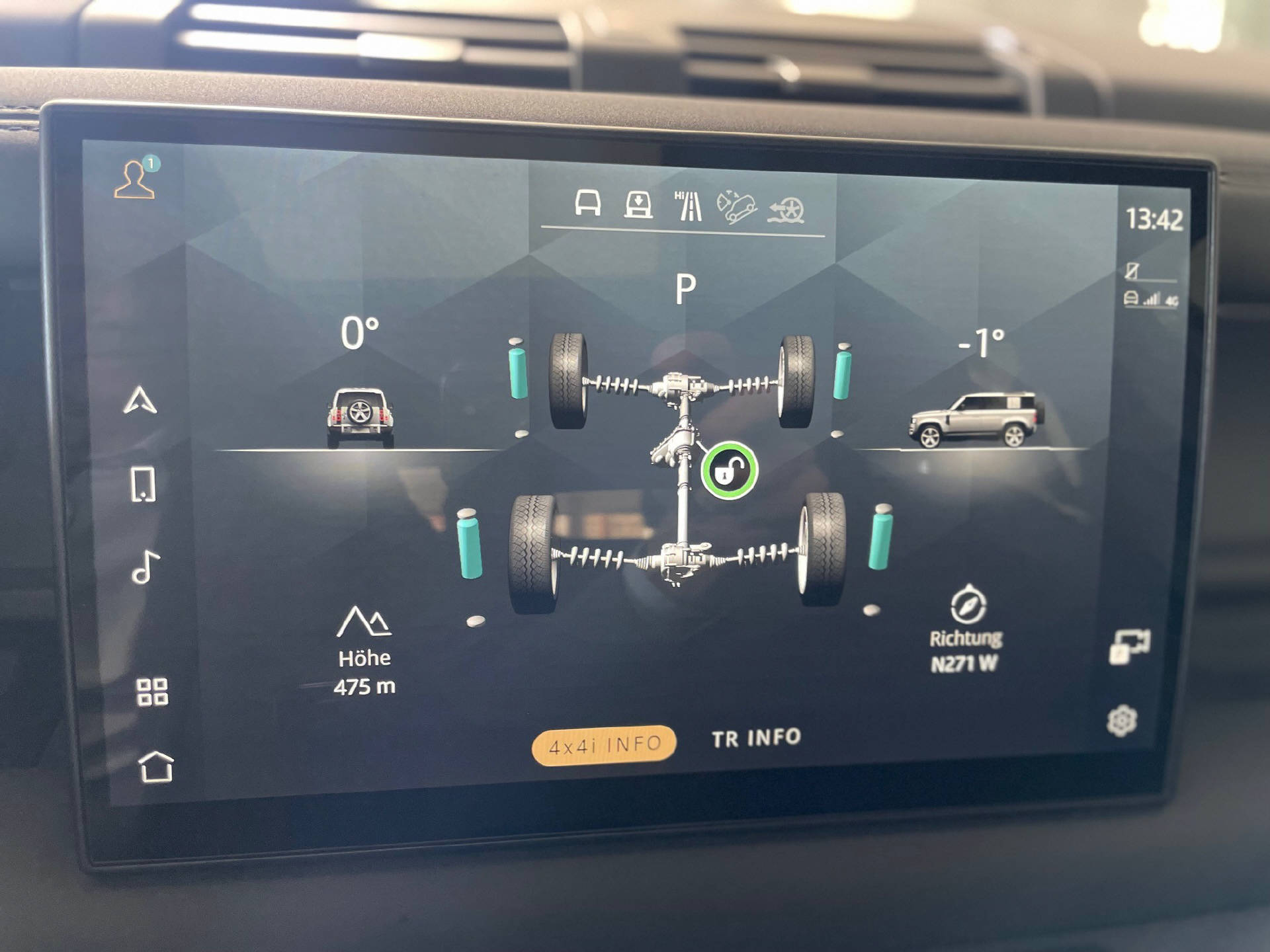 LAND ROVER Defender 110 3.0 D I6 250 X-Dynamic SE-image-12