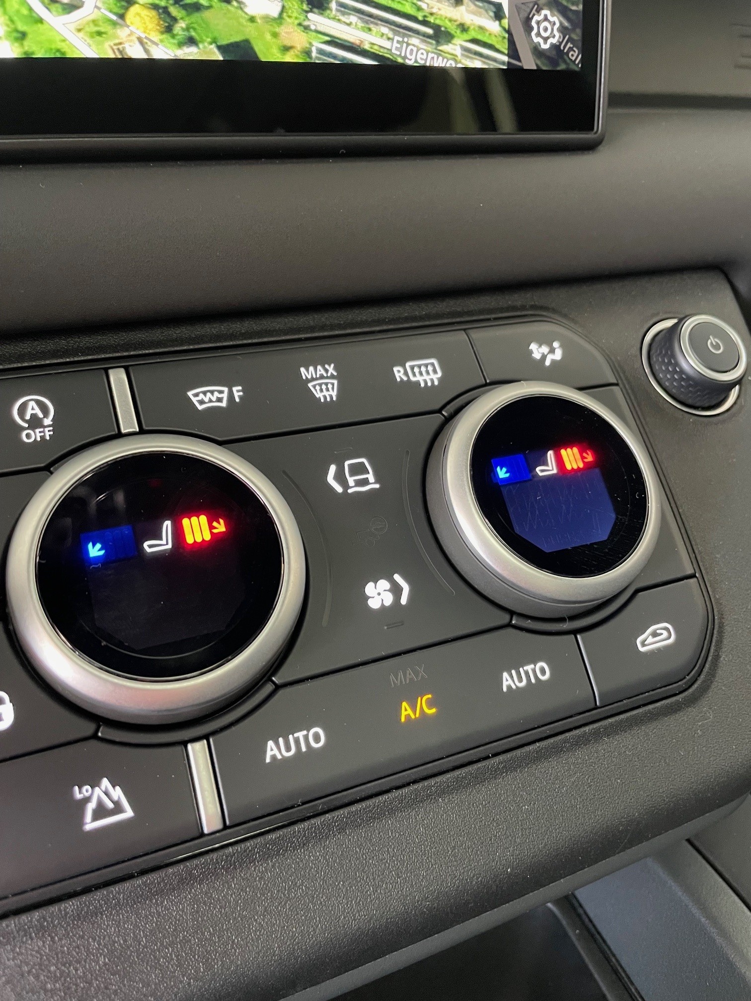 LAND ROVER Defender 110 3.0 D I6 250 X-Dynamic SE-image-10