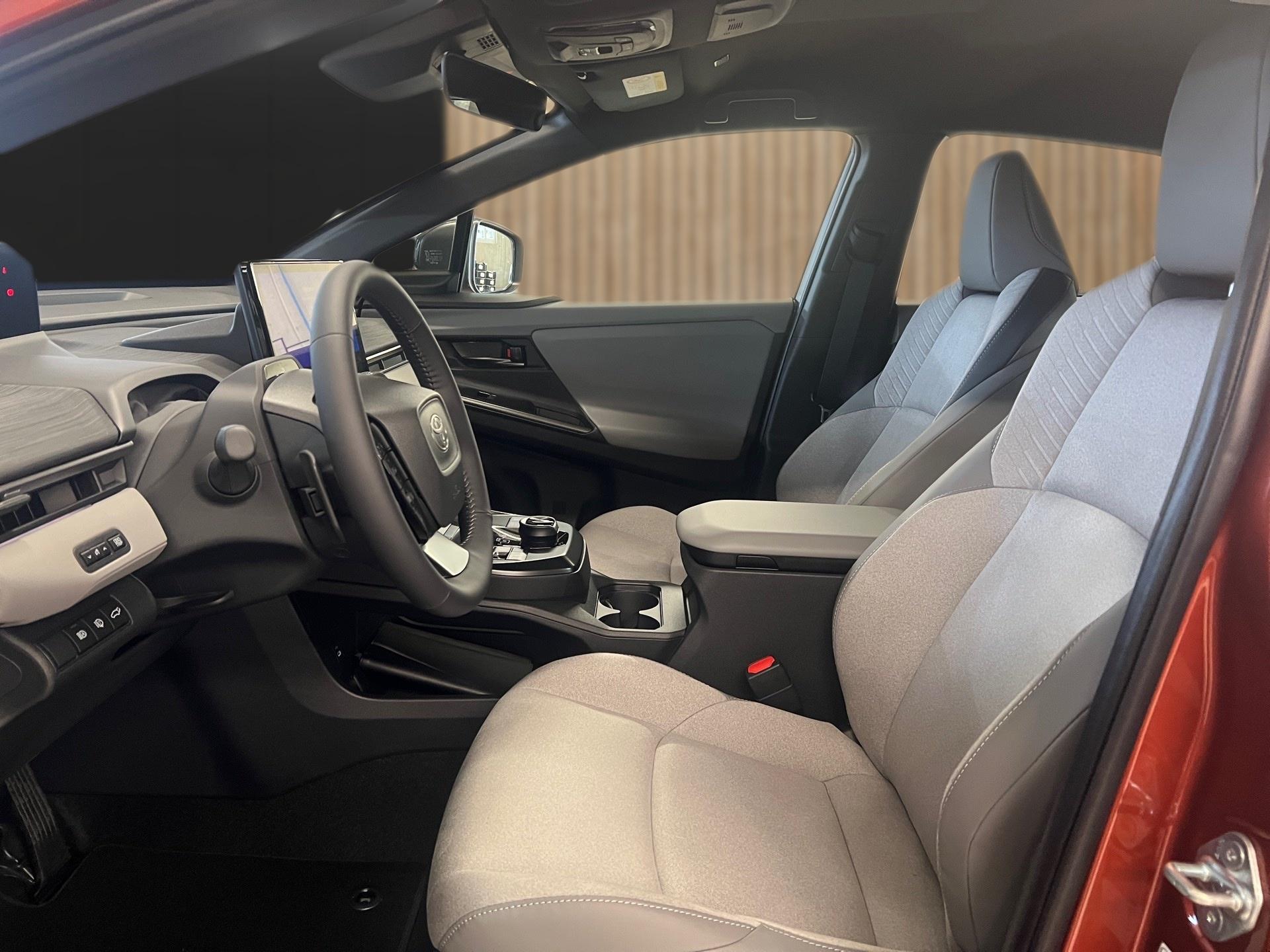 TOYOTA C-HR+ 77 kWh Premium AWD-image-10