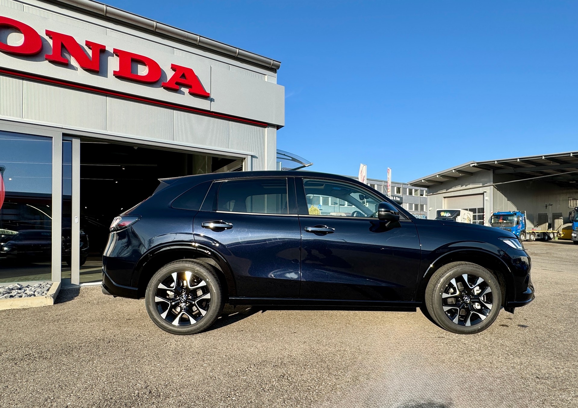 HONDA ZR-V 2.0i MMD Hybrid Advance Automatic in Premium Twinkle Black Pearl 1.9% Leasing Aktion-image-4