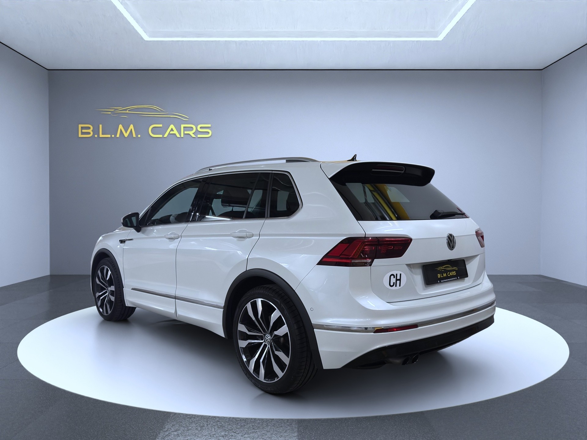 VW Tiguan 1.4TSI Comfortline R-Line 4Motion DSG-image-3