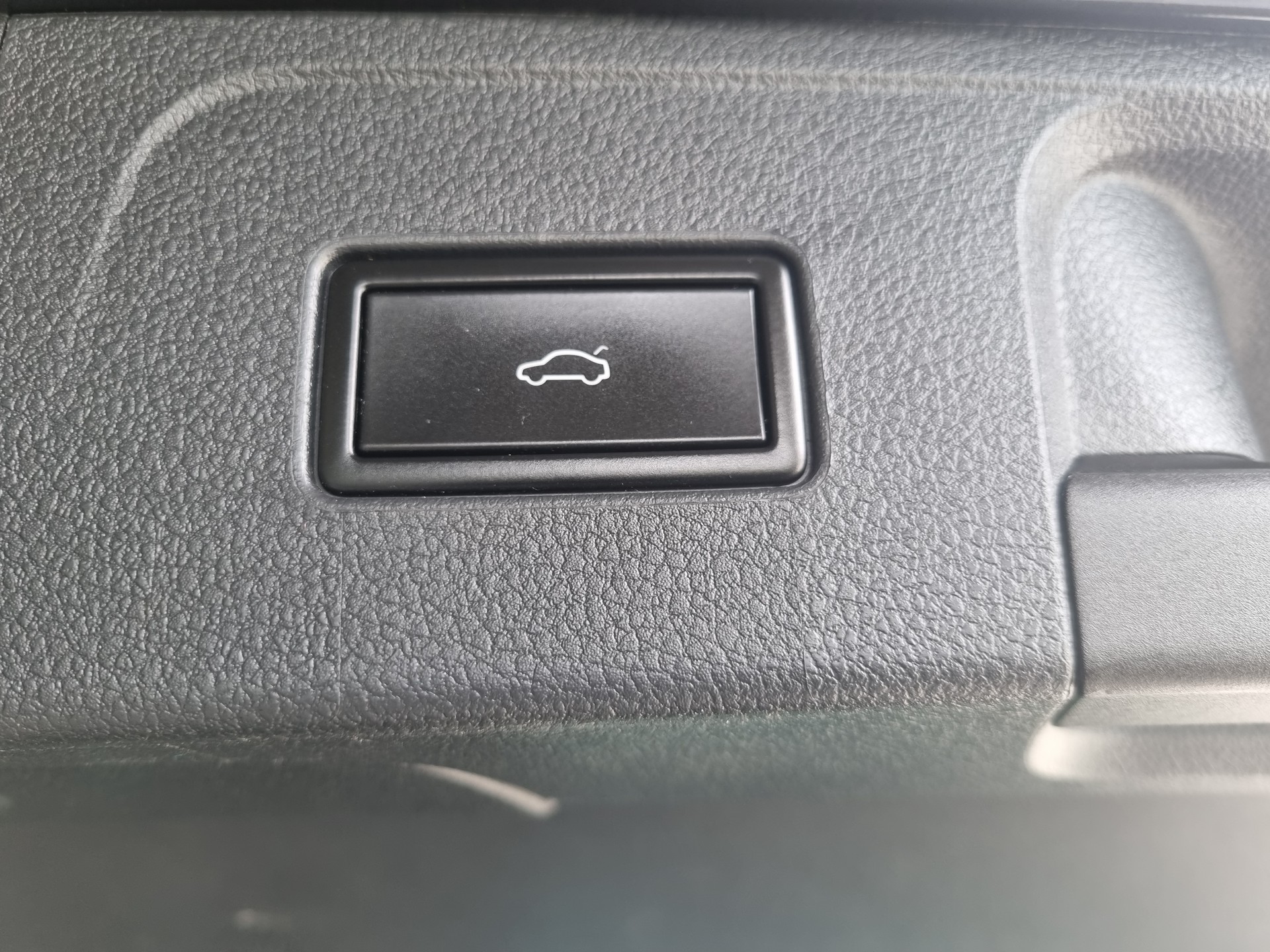 VW Passat Variant 2.0 TDI BMT Highline DSG 4Motion-image-10