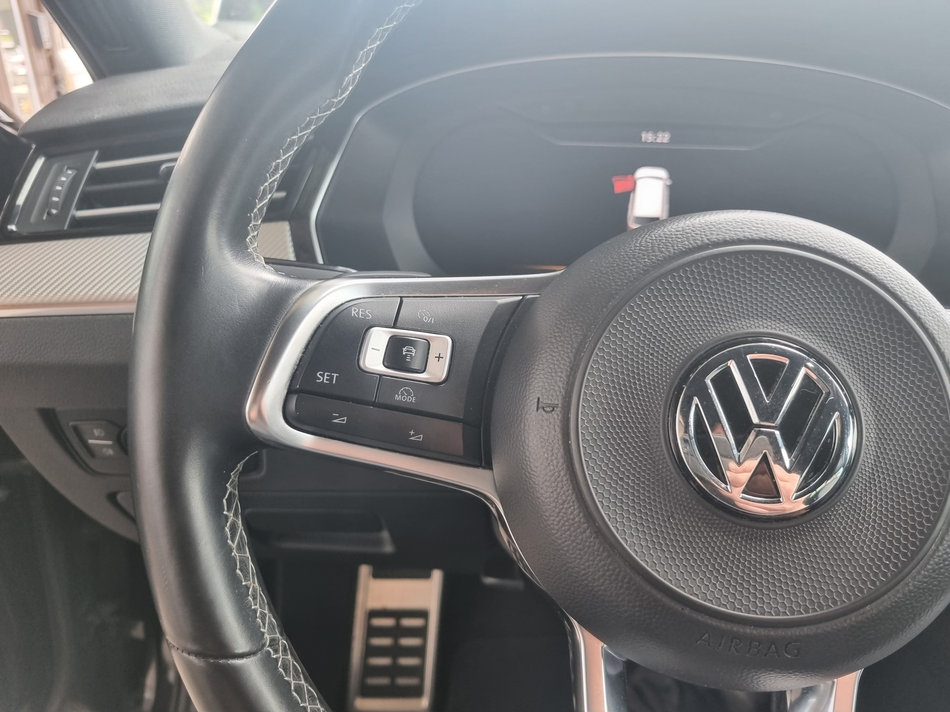 VW Passat Variant 2.0 TDI BMT Highline DSG 4Motion-image-12