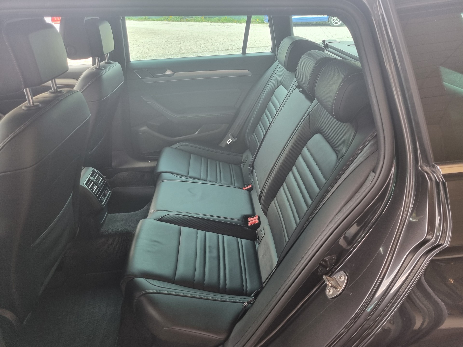 VW Passat Variant 2.0 TDI BMT Highline DSG 4Motion-image-8