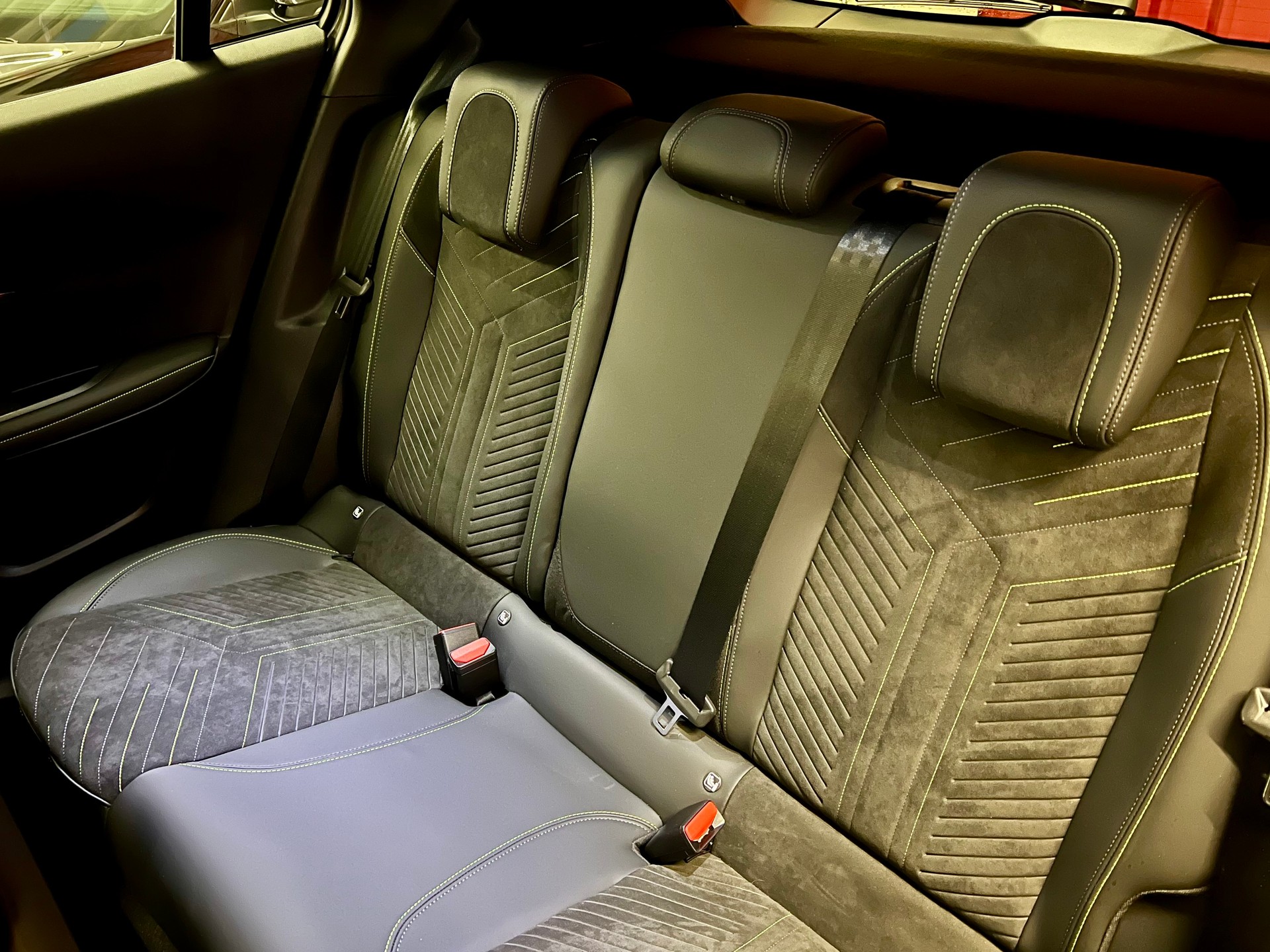PEUGEOT 2008 1.2 PureTech GT EAT8-image-8