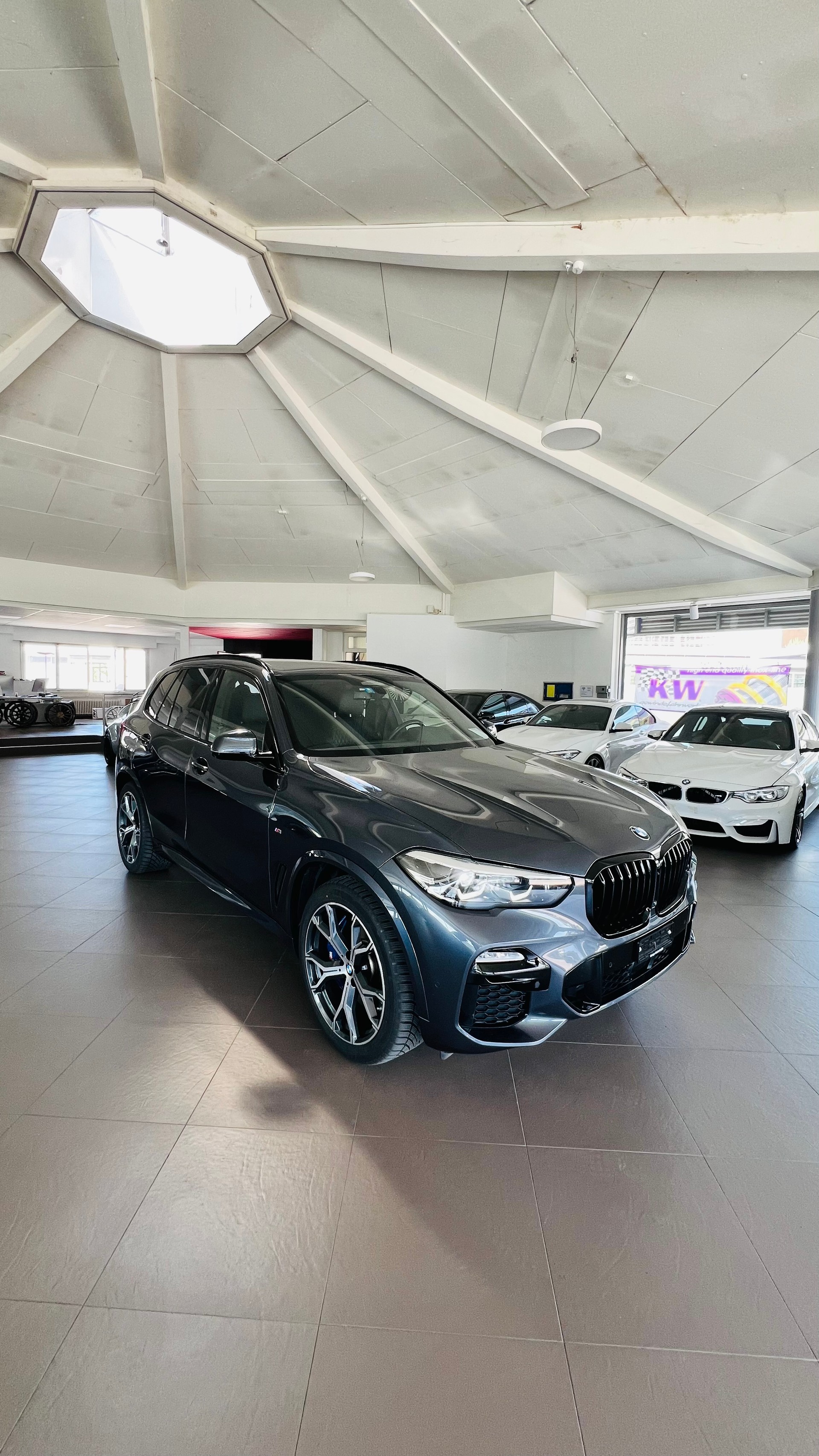 BMW X5 xDrive45e M Sport Steptronic-showroom-element-3