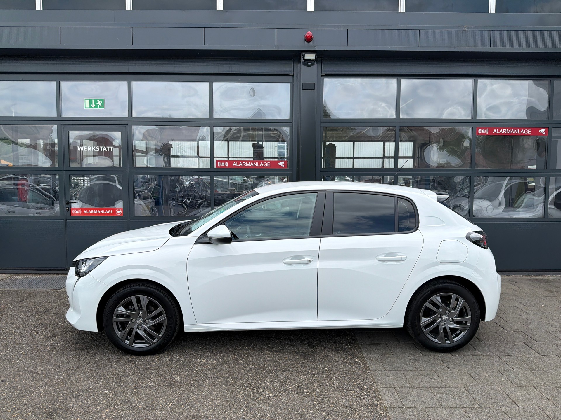 PEUGEOT 208 1.2 PureTech Active Pack-showroom-element-2