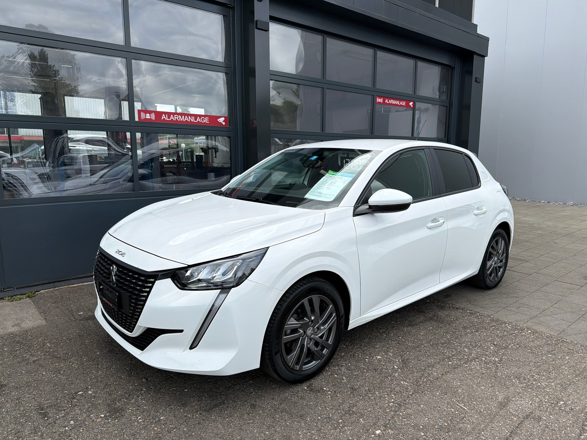 PEUGEOT 208 1.2 PureTech Active Pack-showroom-element-1