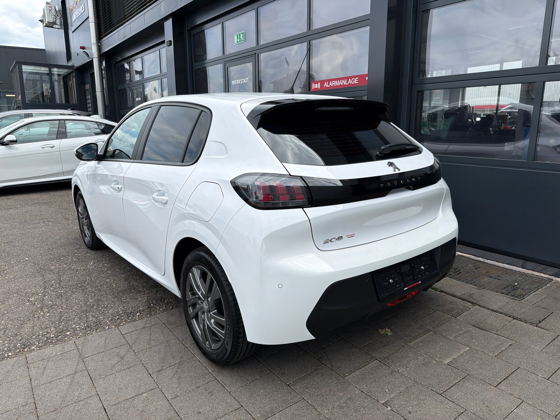PEUGEOT 208 1.2 PureTech Active Pack-showroom-element-3