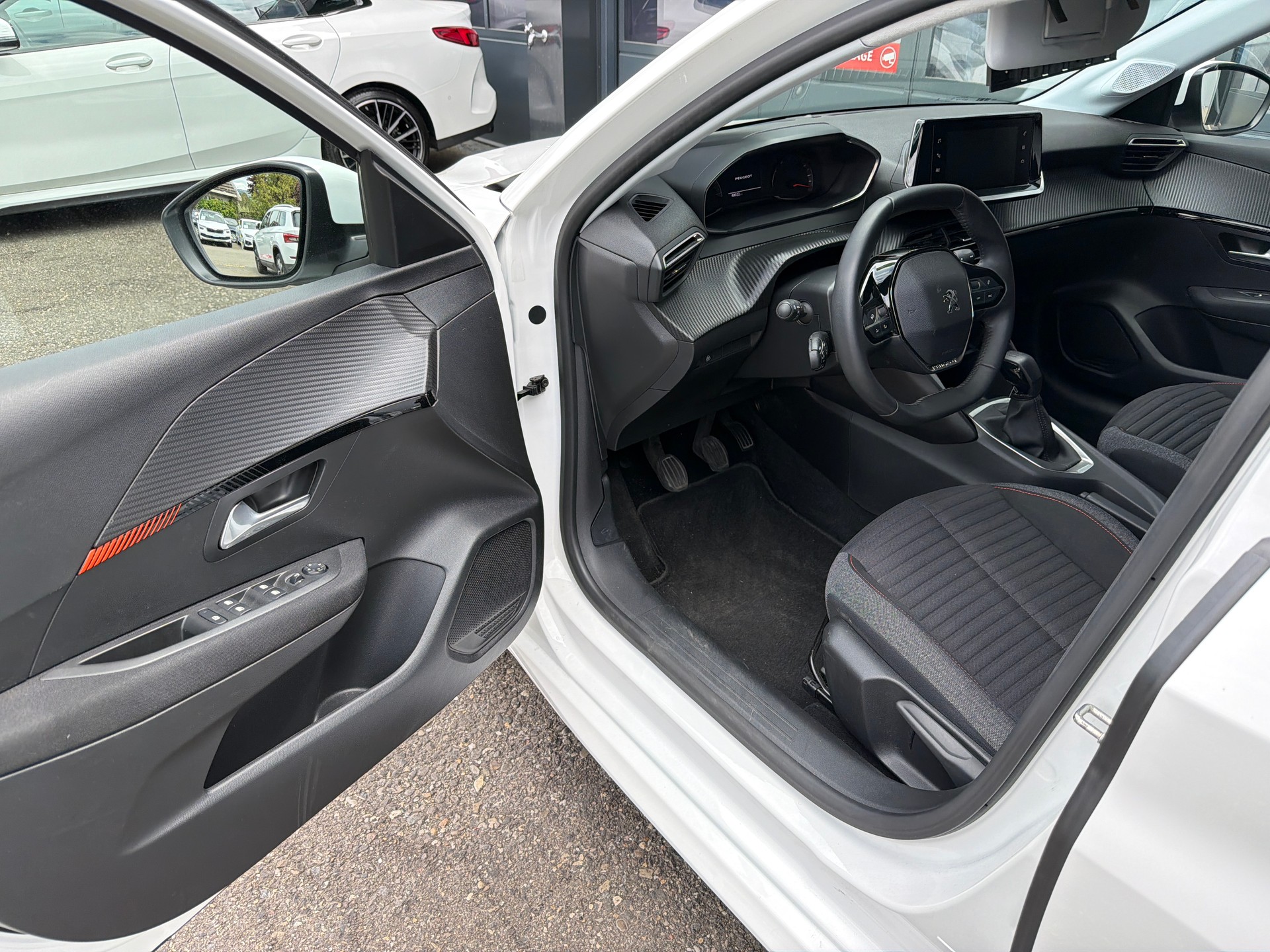 PEUGEOT 208 1.2 PureTech Active Pack-image-7