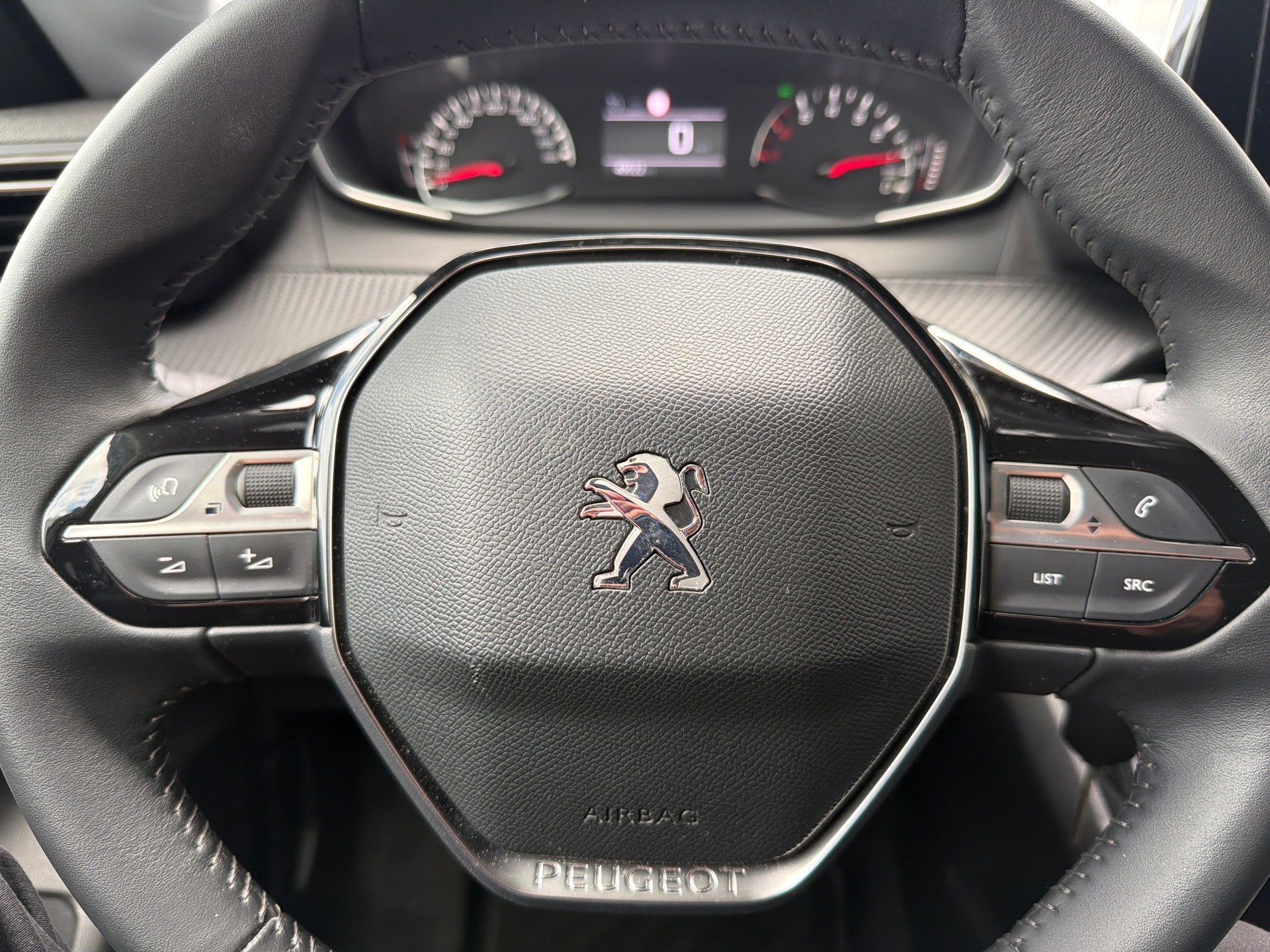 PEUGEOT 208 1.2 PureTech Active Pack-image-14