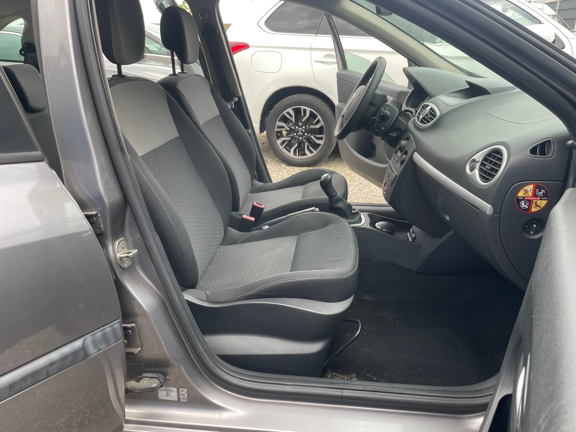 RENAULT Clio Grandtour 1.5 dCi Expression-image-7