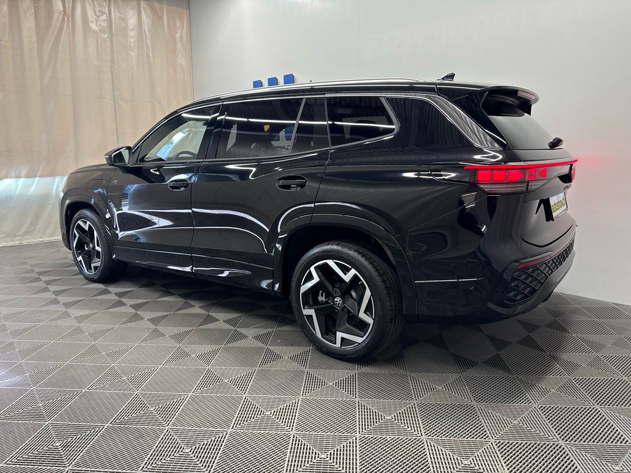 VW Tayron 1.5 TSI PHEV R-Line Black Style-showroom-element-1