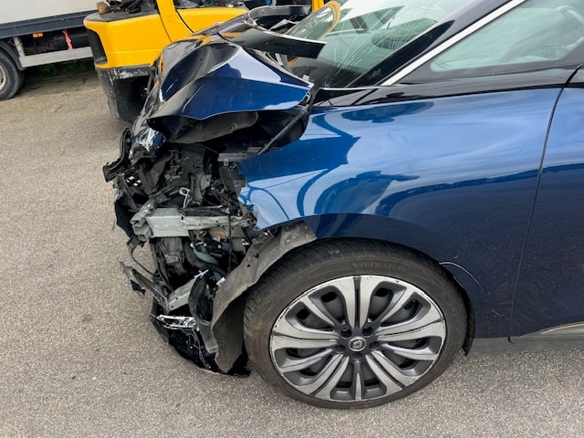 RENAULT Grand Scénic 1.8 dCi Intens Pack Advantage EDC-image-9