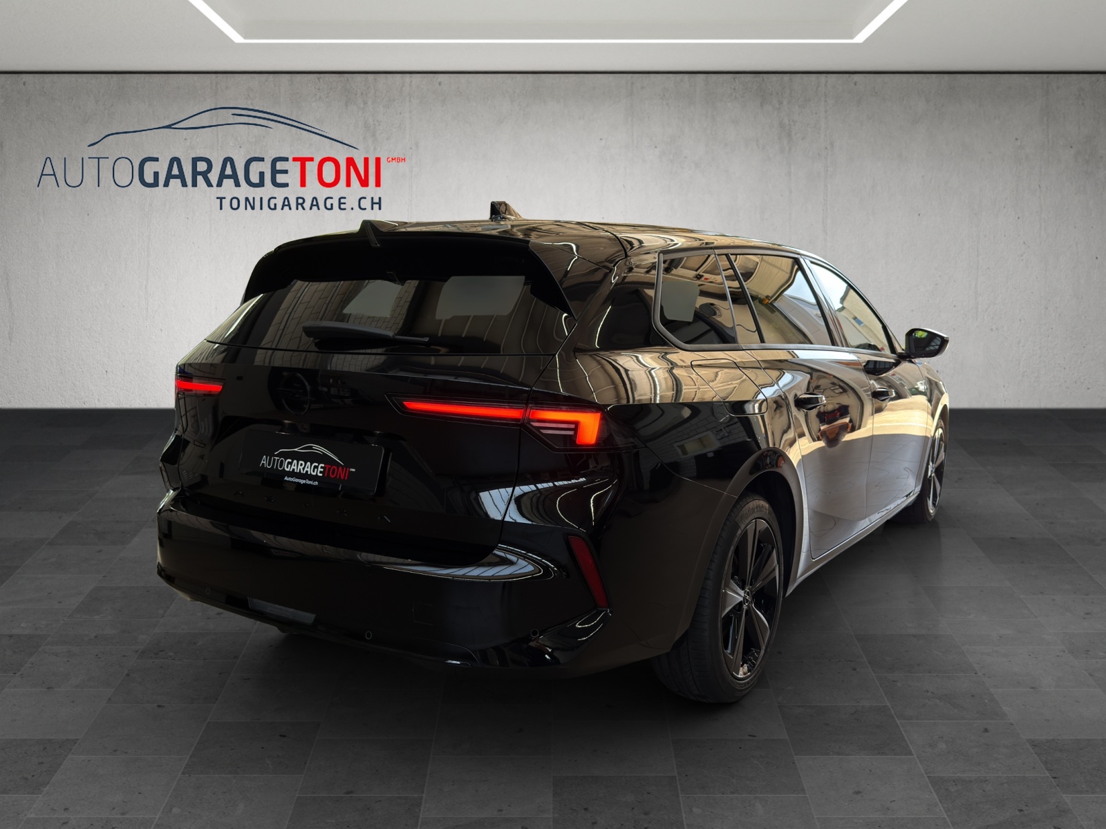 OPEL Astra Sports Tourer 1.2i Turbo GS A-image-5