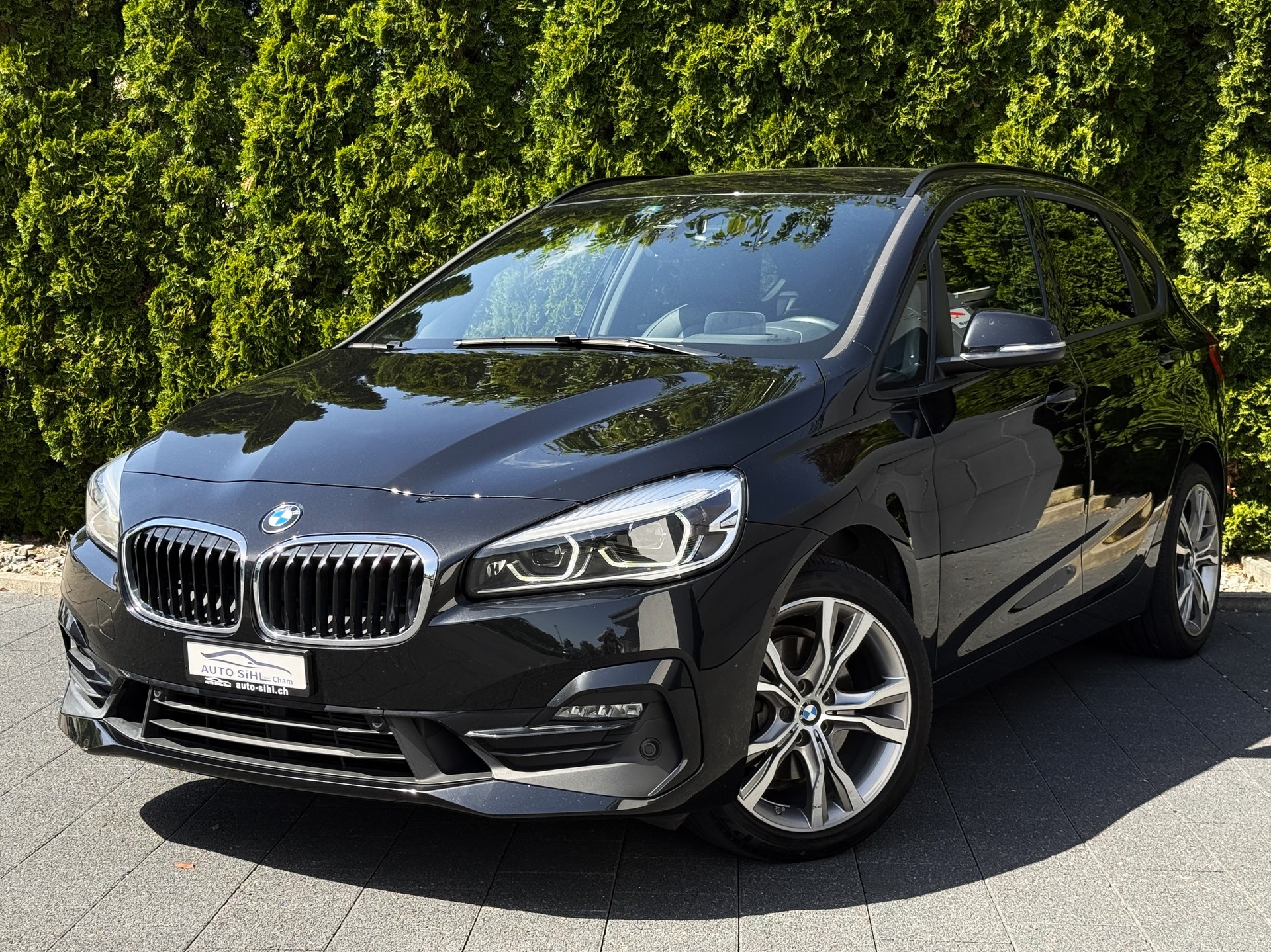 BMW 220d xDrive Active Tourer Steptronic / Gratis Service-showroom-element-2