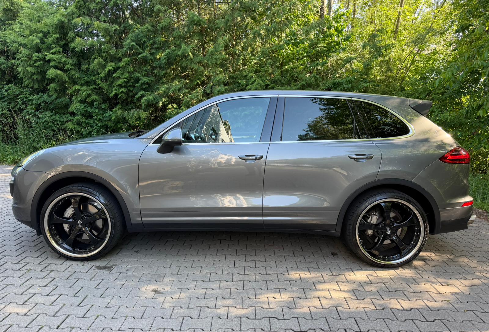 PORSCHE Cayenne S-showroom-element-1