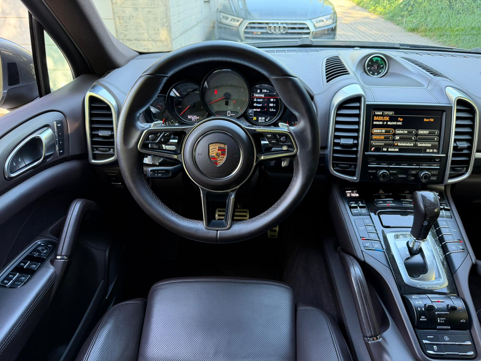 PORSCHE Cayenne S-image-23