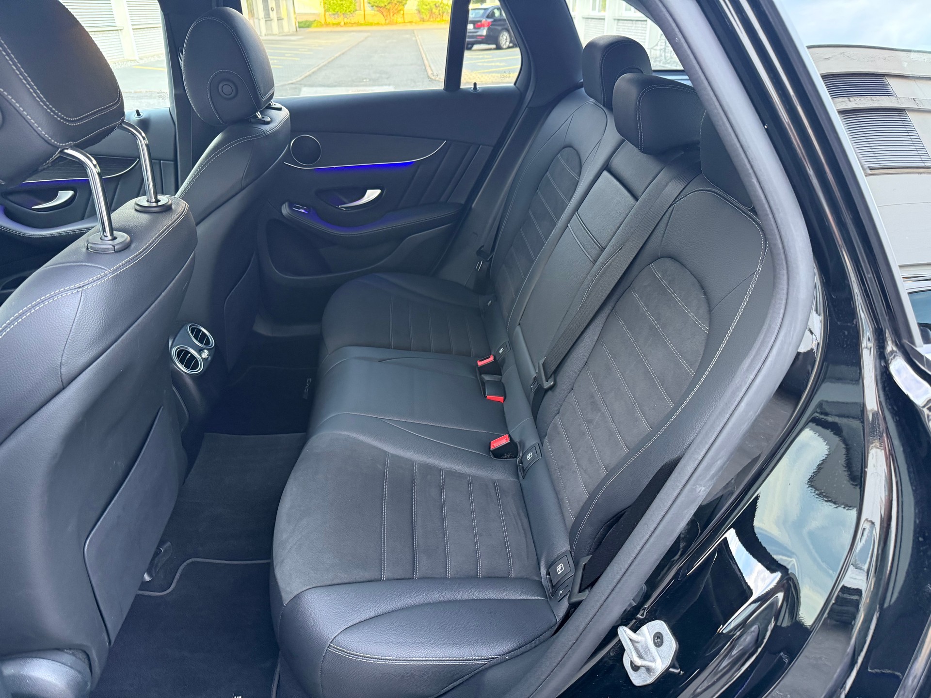 MERCEDES-BENZ GLC 220 d AMG Line 4m-image-16