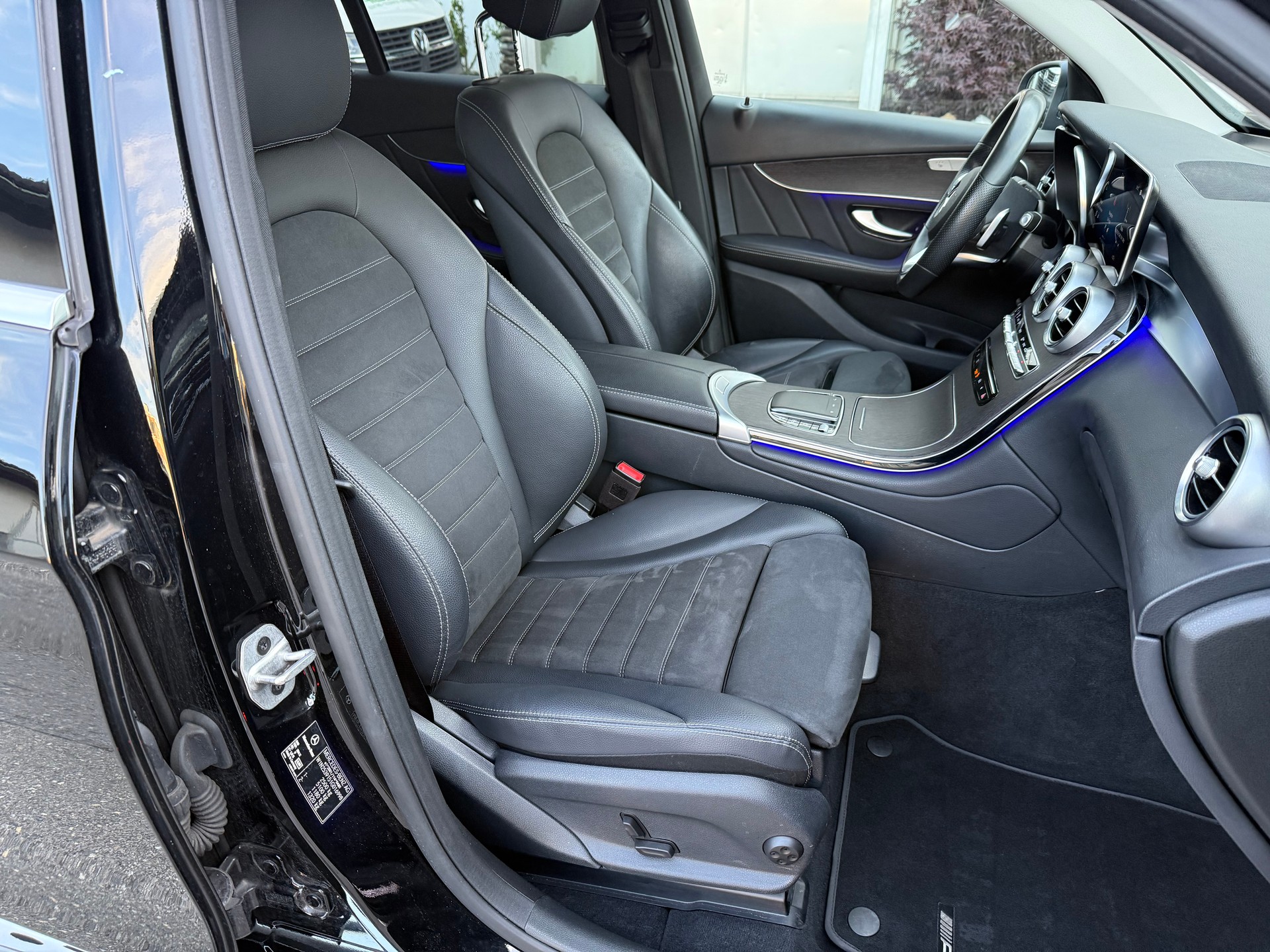 MERCEDES-BENZ GLC 220 d AMG Line 4m-image-24